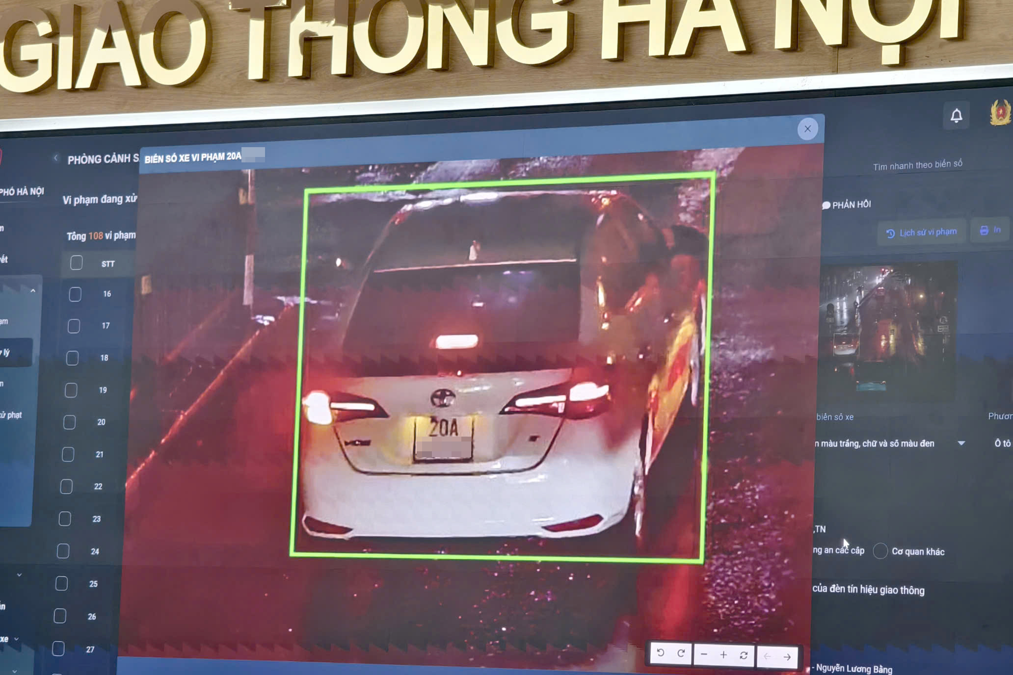 Hà Nội: Hình ảnh hàng loạt ô tô, xe máy vi phạm bị camera AI "bắt quả tang"- Ảnh 10. Hà Nội: Hình ảnh hàng loạt ô tô, xe máy vi phạm bị camera AI "bắt quả tang"- Ảnh 10.