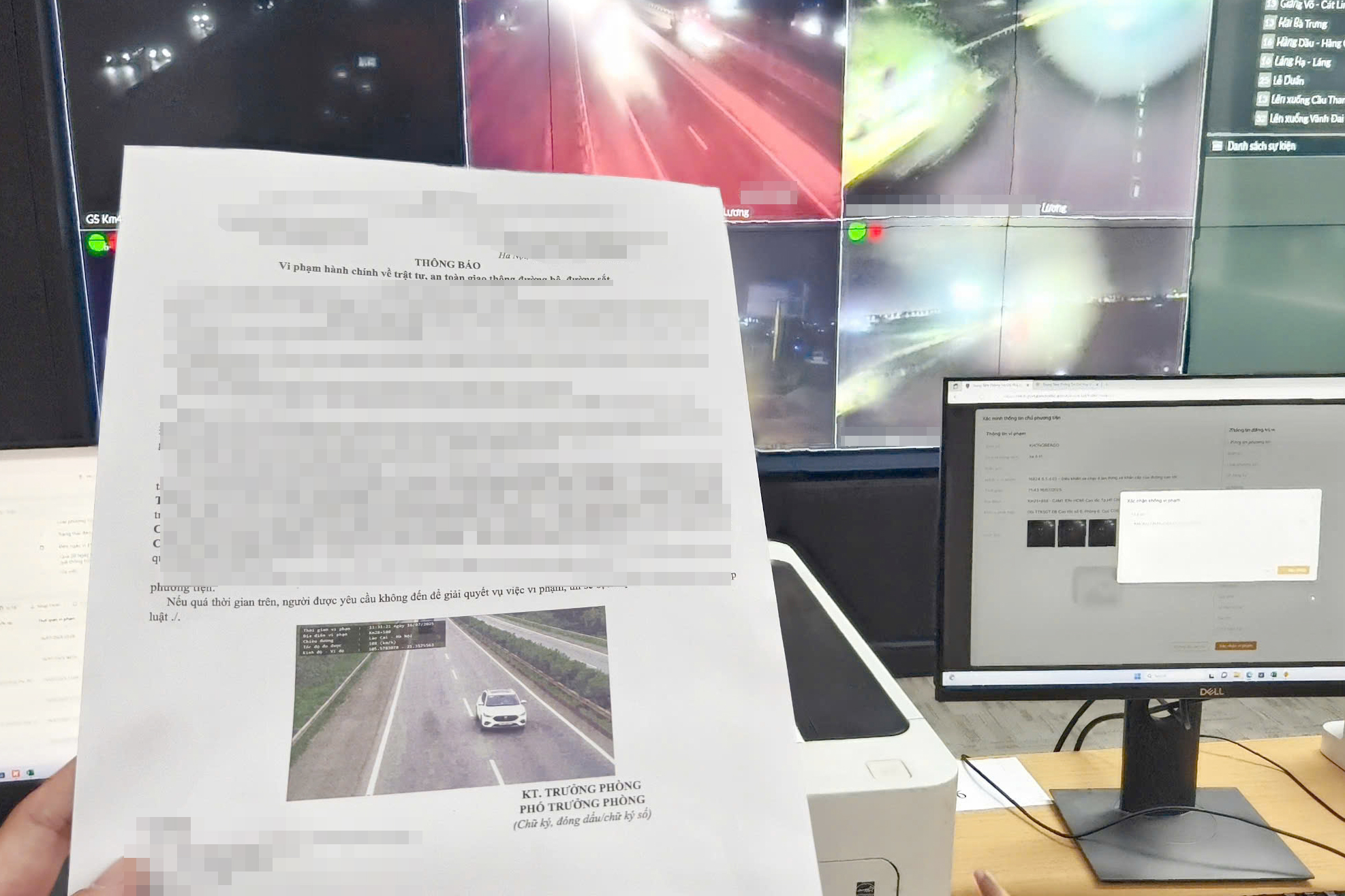Hà Nội: Hình ảnh hàng loạt ô tô, xe máy vi phạm bị camera AI "bắt quả tang"- Ảnh 14. Hà Nội: Hình ảnh hàng loạt ô tô, xe máy vi phạm bị camera AI "bắt quả tang"- Ảnh 14.