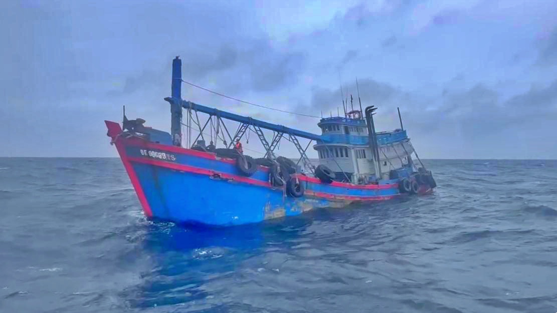 Cà Mau: Bắt giữ tàu cá vận chuyển trái phép 200.000 lít dầu D.O- Ảnh 1. Cà Mau: Bắt giữ tàu cá vận chuyển trái phép 200.000 lít dầu D.O- Ảnh 1.