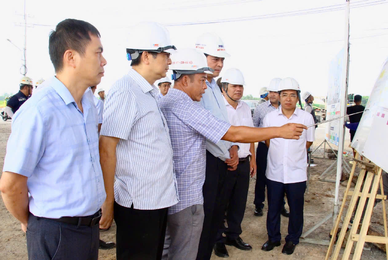 Nhìn lại hành trình từ ruộng trũng đến thời khắc thông xe kỹ thuật Vành đai 3 qua Đồng Nai- Ảnh 11. Nhìn lại hành trình từ ruộng trũng đến thời khắc thông xe kỹ thuật Vành đai 3 qua Đồng Nai- Ảnh 11.