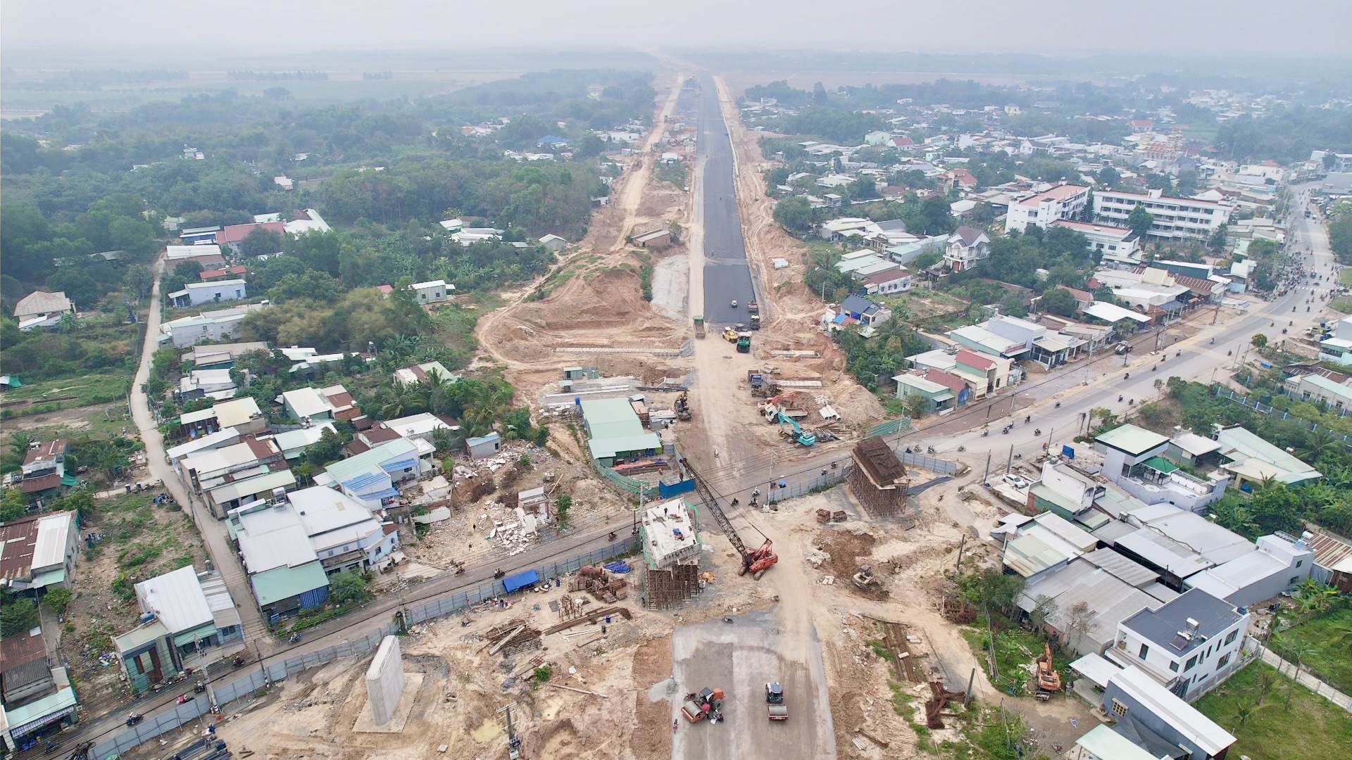 Nhìn lại hành trình từ ruộng trũng đến thời khắc thông xe kỹ thuật Vành đai 3 qua Đồng Nai- Ảnh 9. Nhìn lại hành trình từ ruộng trũng đến thời khắc thông xe kỹ thuật Vành đai 3 qua Đồng Nai- Ảnh 9.