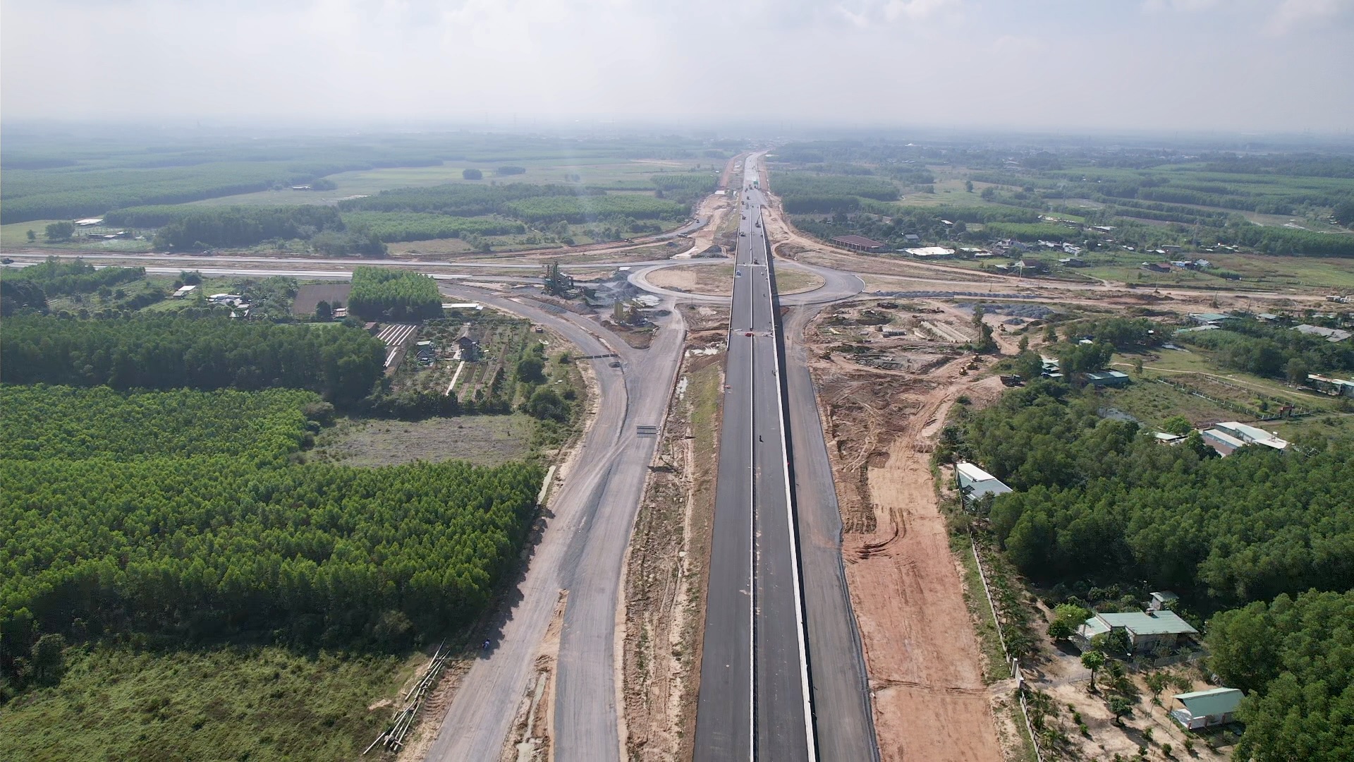 Nhìn lại hành trình từ ruộng trũng đến thời khắc thông xe kỹ thuật Vành đai 3 qua Đồng Nai- Ảnh 22. Nhìn lại hành trình từ ruộng trũng đến thời khắc thông xe kỹ thuật Vành đai 3 qua Đồng Nai- Ảnh 22.