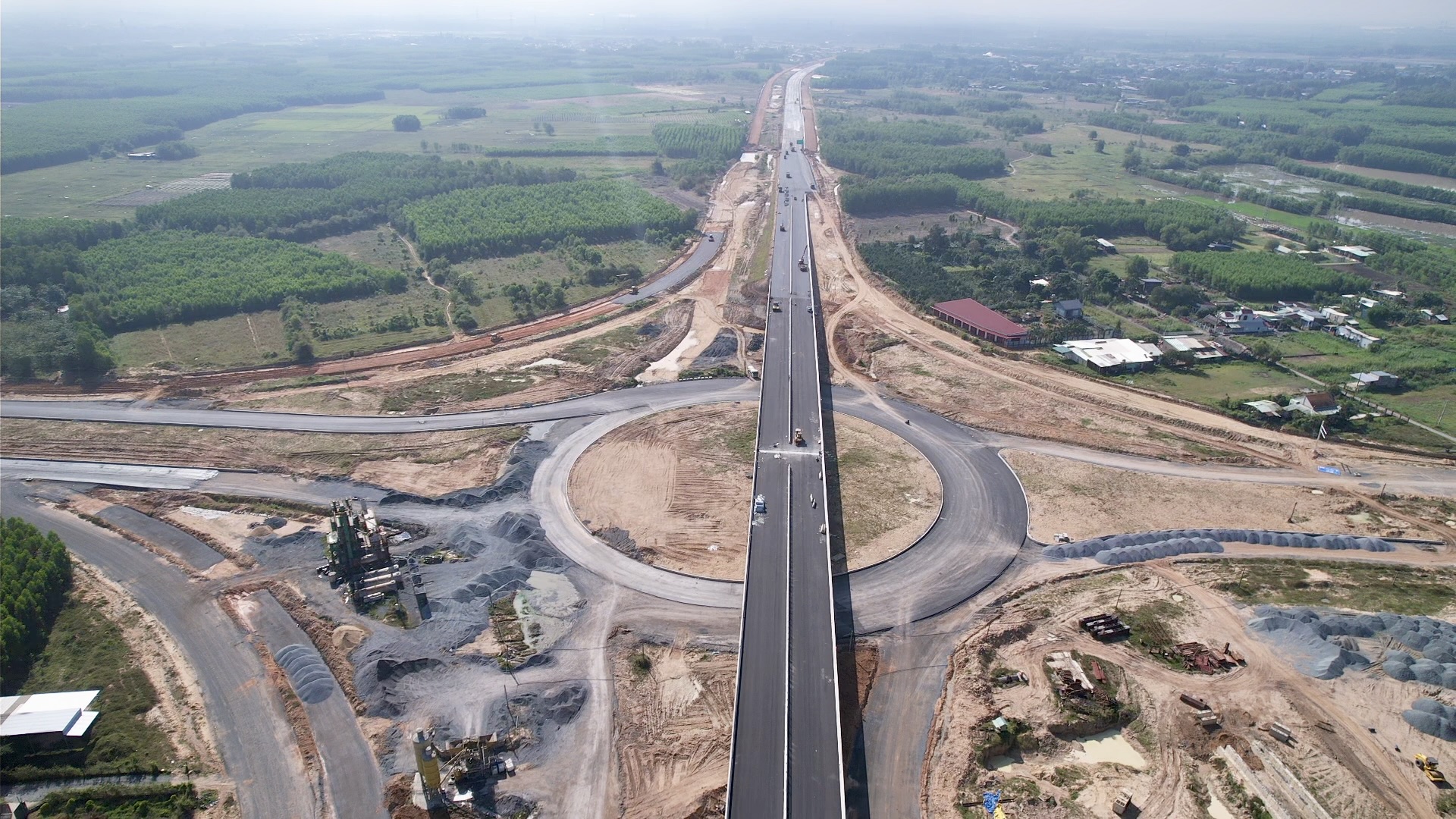 Nhìn lại hành trình từ ruộng trũng đến thời khắc thông xe kỹ thuật Vành đai 3 qua Đồng Nai- Ảnh 12. Nhìn lại hành trình từ ruộng trũng đến thời khắc thông xe kỹ thuật Vành đai 3 qua Đồng Nai- Ảnh 12.
