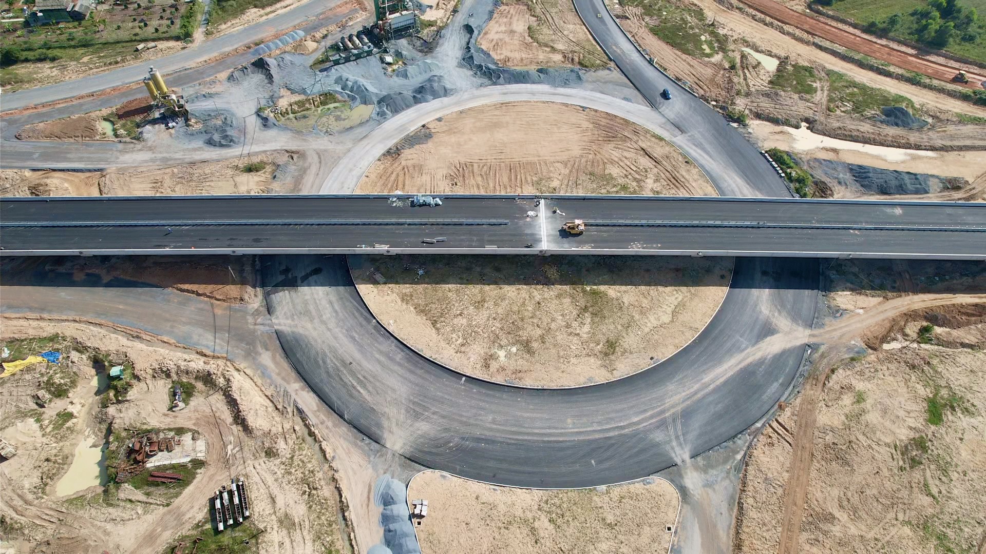 Nhìn lại hành trình từ ruộng trũng đến thời khắc thông xe kỹ thuật Vành đai 3 qua Đồng Nai- Ảnh 15. Nhìn lại hành trình từ ruộng trũng đến thời khắc thông xe kỹ thuật Vành đai 3 qua Đồng Nai- Ảnh 15.