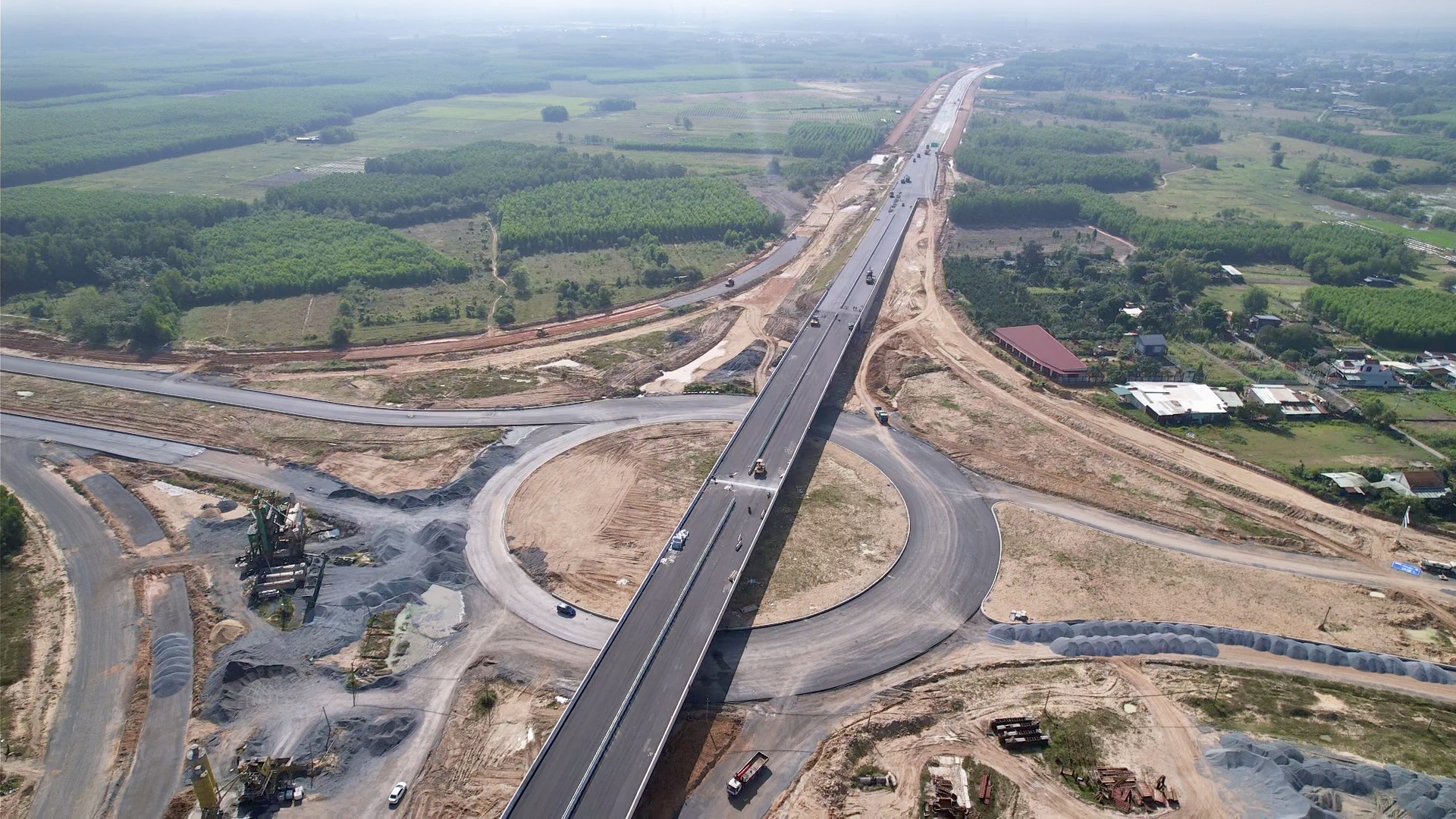 Nhìn lại hành trình từ ruộng trũng đến thời khắc thông xe kỹ thuật Vành đai 3 qua Đồng Nai- Ảnh 14. Nhìn lại hành trình từ ruộng trũng đến thời khắc thông xe kỹ thuật Vành đai 3 qua Đồng Nai- Ảnh 14.