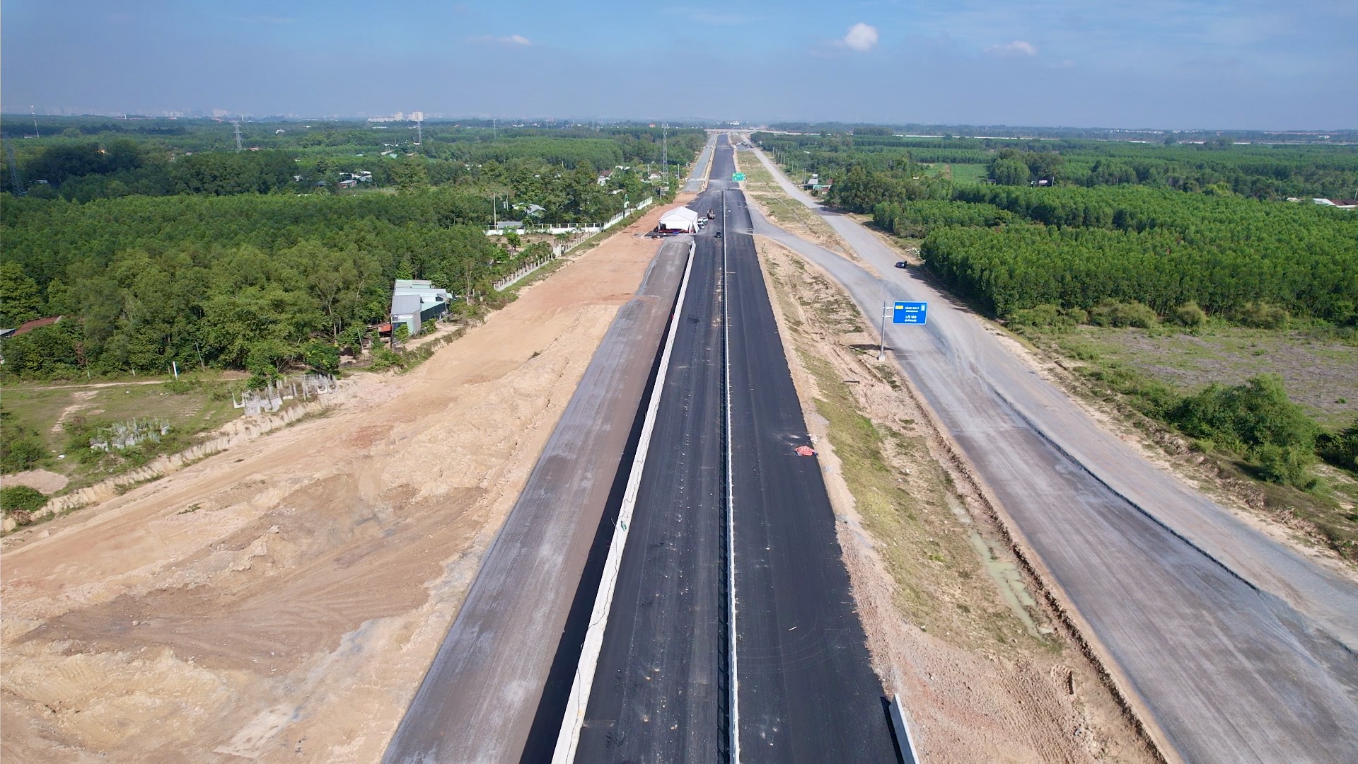 Nhìn lại hành trình từ ruộng trũng đến thời khắc thông xe kỹ thuật Vành đai 3 qua Đồng Nai- Ảnh 1. Nhìn lại hành trình từ ruộng trũng đến thời khắc thông xe kỹ thuật Vành đai 3 qua Đồng Nai- Ảnh 1.