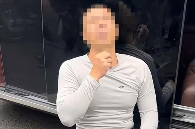 Vụ ô tô Santa Fe lật ở Ngã Tư Sở: Tài xế dương tính với chất ma túy- Ảnh 1. Vụ ô tô Santa Fe lật ở Ngã Tư Sở: Tài xế dương tính với chất ma túy- Ảnh 1.