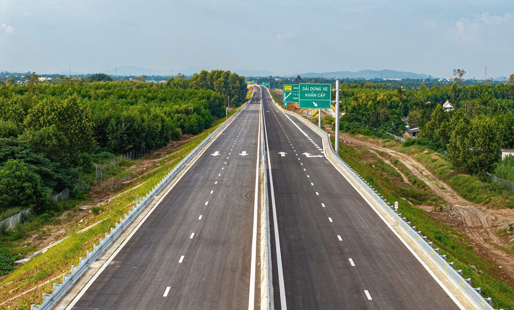 Bộ Xây dựng thống nhất khen thưởng 9 cá nhân có đóng góp lớn trong đầu tư dự án giao thông- Ảnh 1. Bộ Xây dựng thống nhất khen thưởng 9 cá nhân có đóng góp lớn trong đầu tư dự án giao thông- Ảnh 1.