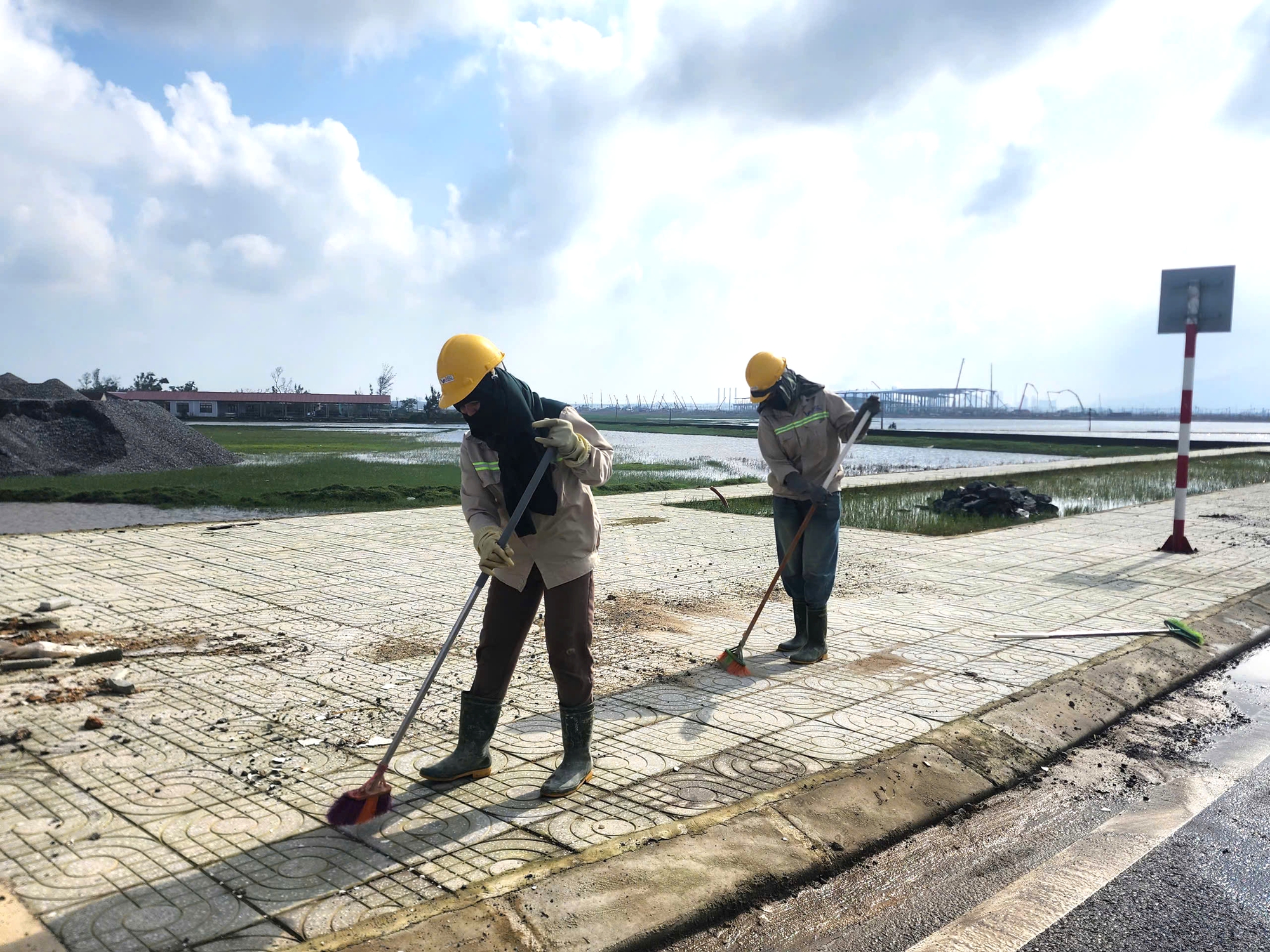 Hà Tĩnh gấp rút chuẩn bị hạ tầng trước lễ khởi công loạt dự án hơn 127.000 tỷ đồng- Ảnh 3. Hà Tĩnh gấp rút chuẩn bị hạ tầng trước lễ khởi công loạt dự án hơn 127.000 tỷ đồng- Ảnh 3.