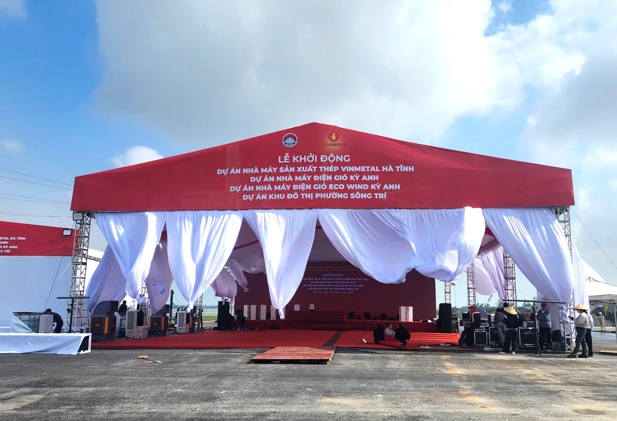 Hà Tĩnh gấp rút chuẩn bị hạ tầng trước lễ khởi công loạt dự án hơn 127.000 tỷ đồng- Ảnh 1. Hà Tĩnh gấp rút chuẩn bị hạ tầng trước lễ khởi công loạt dự án hơn 127.000 tỷ đồng- Ảnh 1.