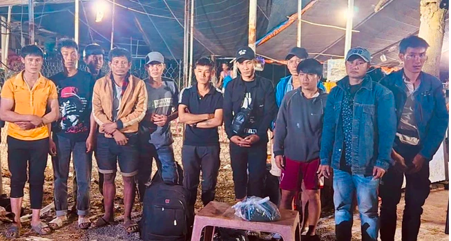 Tây Ninh: Bắt giữ 13 người vượt biên từ Campuchia về Việt Nam- Ảnh 1. Tây Ninh: Bắt giữ 13 người vượt biên từ Campuchia về Việt Nam- Ảnh 1.