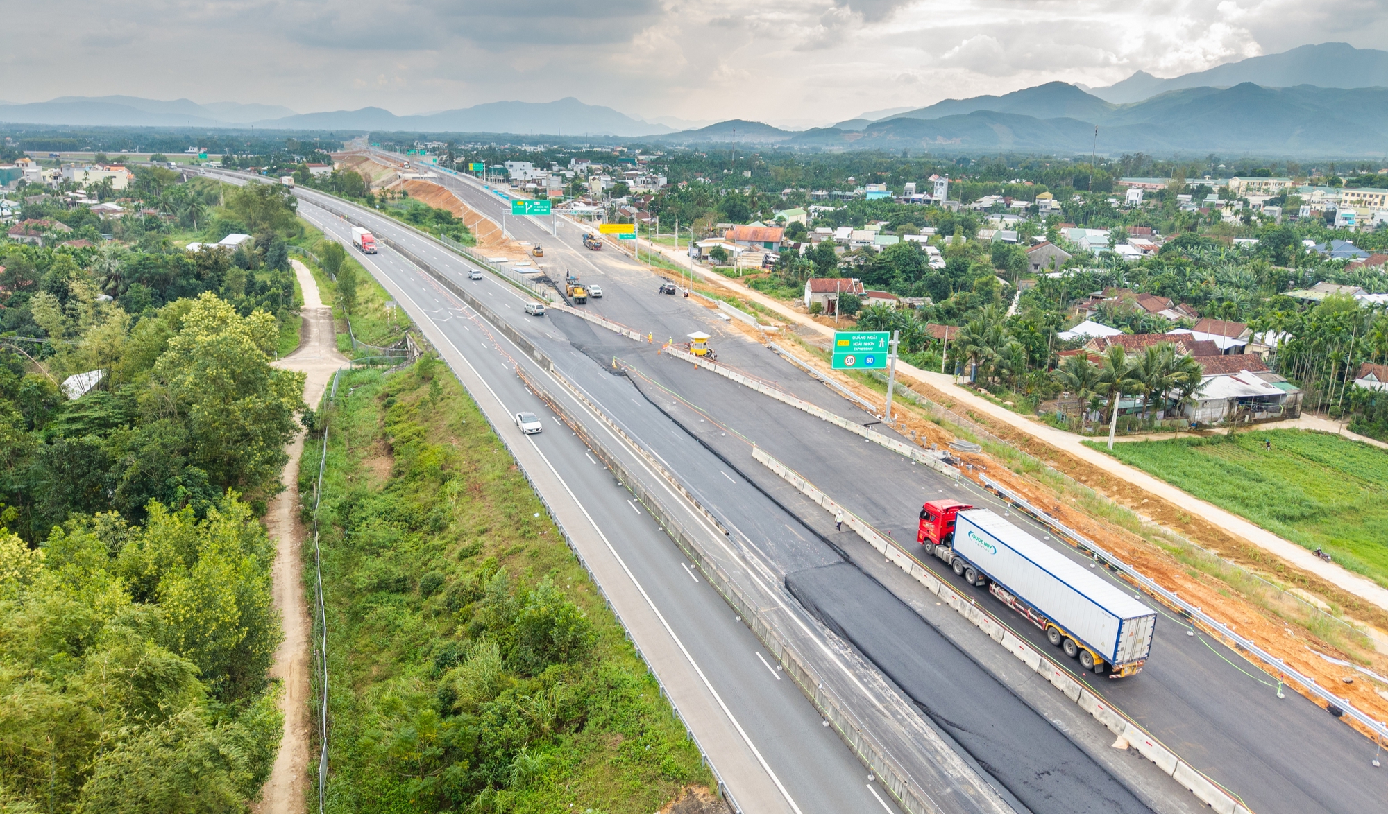 Toàn cảnh cao tốc 20.000 tỷ đồng trước giờ thông xe kỹ thuật- Ảnh 3. Toàn cảnh cao tốc 20.000 tỷ đồng trước giờ thông xe kỹ thuật- Ảnh 3.