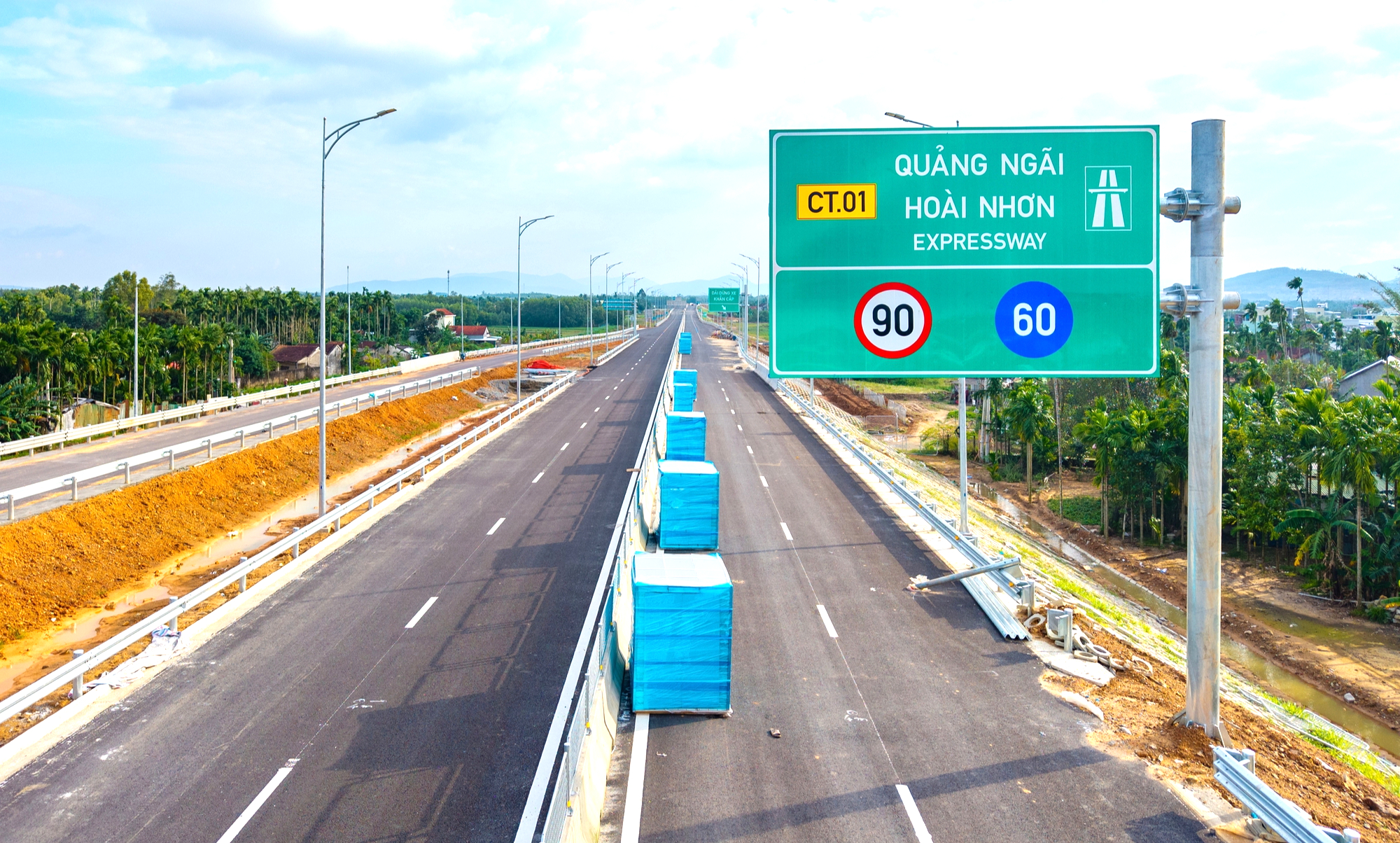 Toàn cảnh cao tốc 20.000 tỷ đồng trước giờ thông xe kỹ thuật- Ảnh 8. Toàn cảnh cao tốc 20.000 tỷ đồng trước giờ thông xe kỹ thuật- Ảnh 8.