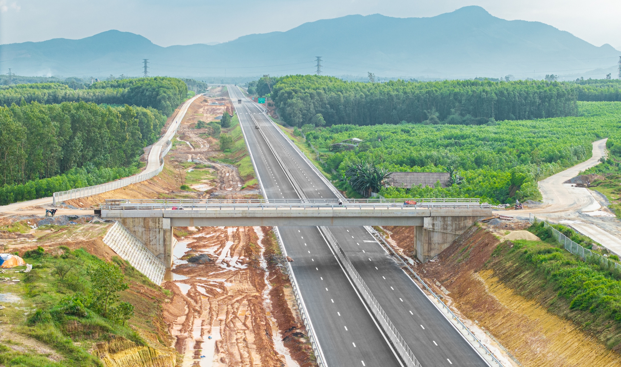 Toàn cảnh cao tốc 20.000 tỷ đồng trước giờ thông xe kỹ thuật- Ảnh 5. Toàn cảnh cao tốc 20.000 tỷ đồng trước giờ thông xe kỹ thuật- Ảnh 5.