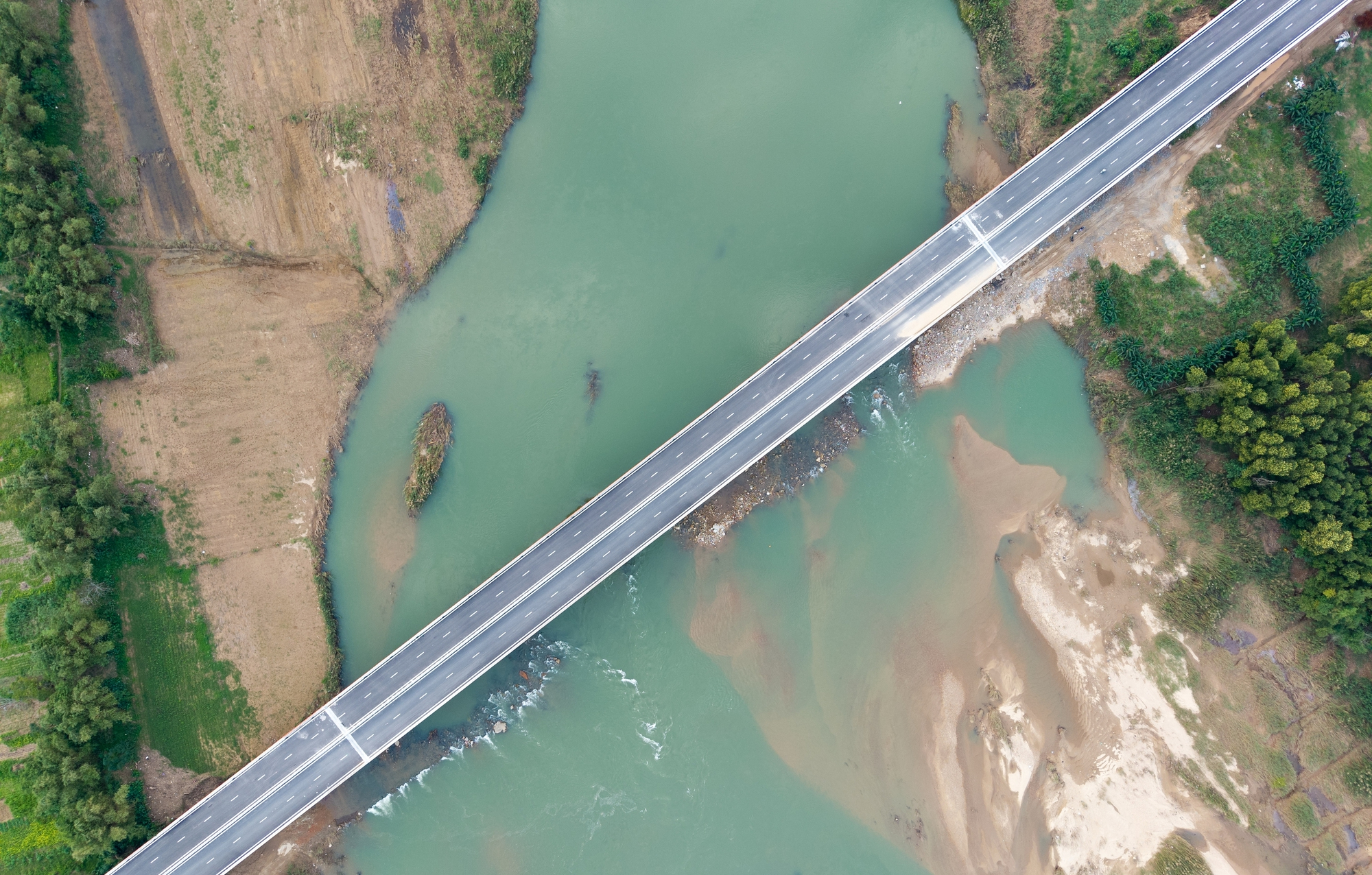 Toàn cảnh cao tốc 20.000 tỷ đồng trước giờ thông xe kỹ thuật- Ảnh 6. Toàn cảnh cao tốc 20.000 tỷ đồng trước giờ thông xe kỹ thuật- Ảnh 6.