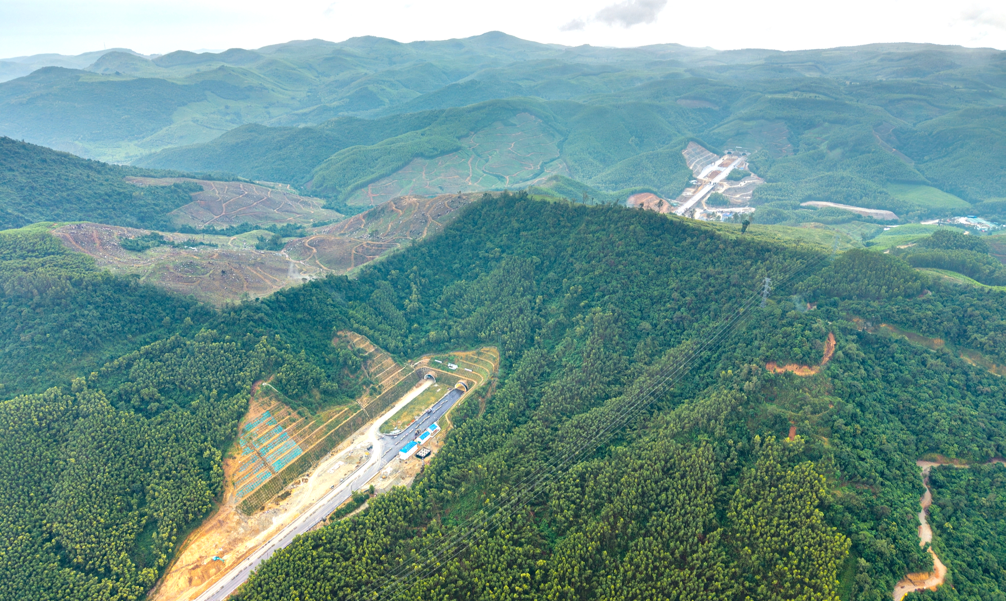 Toàn cảnh cao tốc 20.000 tỷ đồng trước giờ thông xe kỹ thuật- Ảnh 11. Toàn cảnh cao tốc 20.000 tỷ đồng trước giờ thông xe kỹ thuật- Ảnh 11.