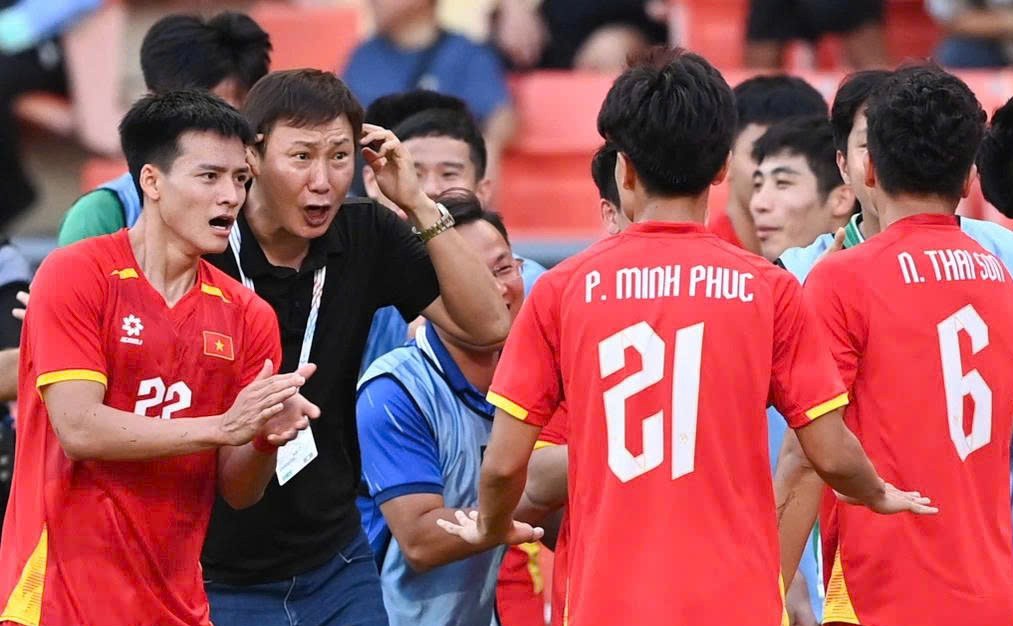 Lộ diện trọng tài bắt chính trận U22 Việt Nam gặp Thái Lan tại chung kết SEA Games 33- Ảnh 2. Lộ diện trọng tài bắt chính trận U22 Việt Nam gặp Thái Lan tại chung kết SEA Games 33- Ảnh 2.