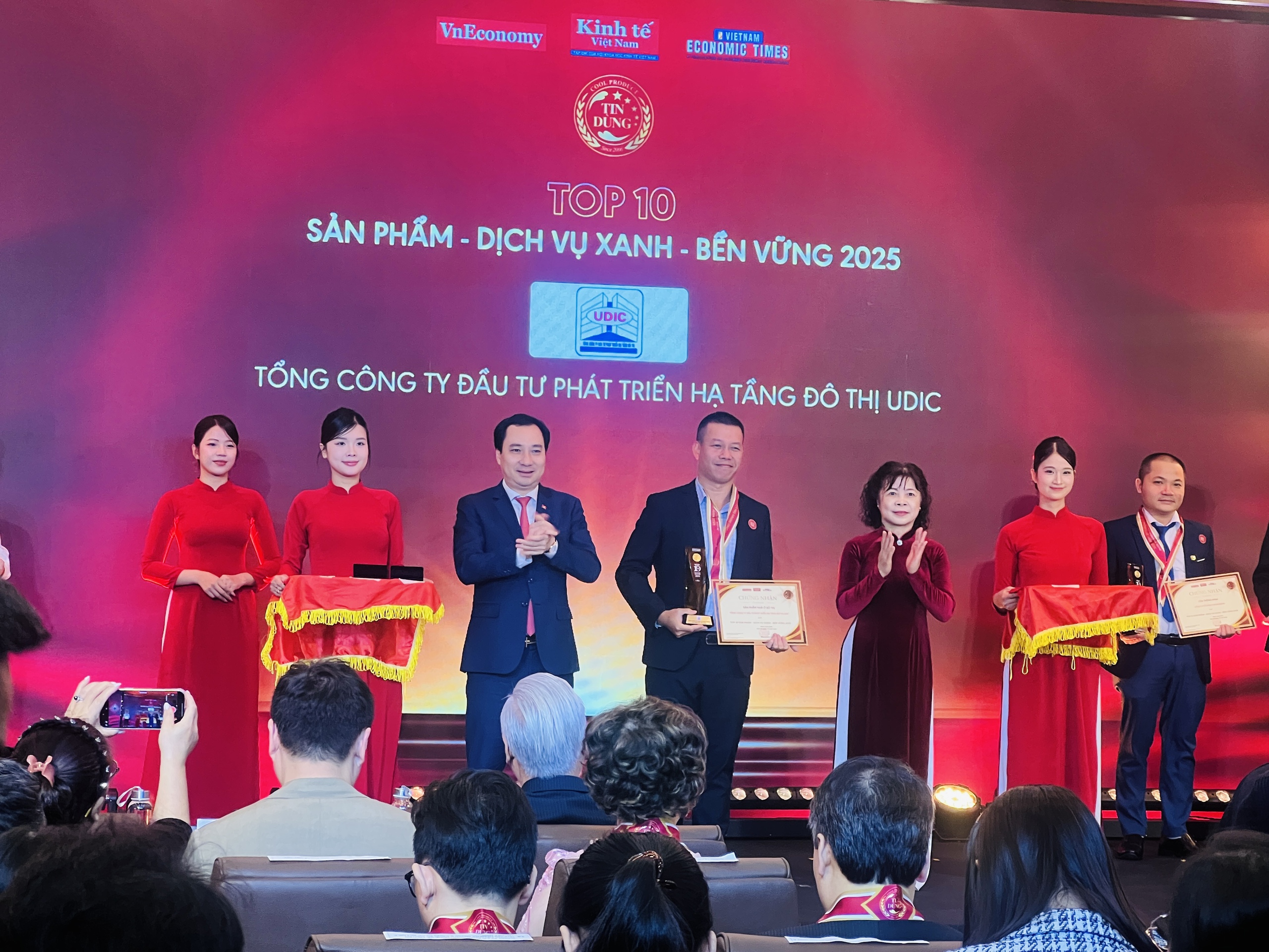 Minh bạch thông tin, truy xuất nguồn gốc để xây dựng niềm tin, bảo vệ người tiêu dùng- Ảnh 2. Minh bạch thông tin, truy xuất nguồn gốc để xây dựng niềm tin, bảo vệ người tiêu dùng- Ảnh 2.