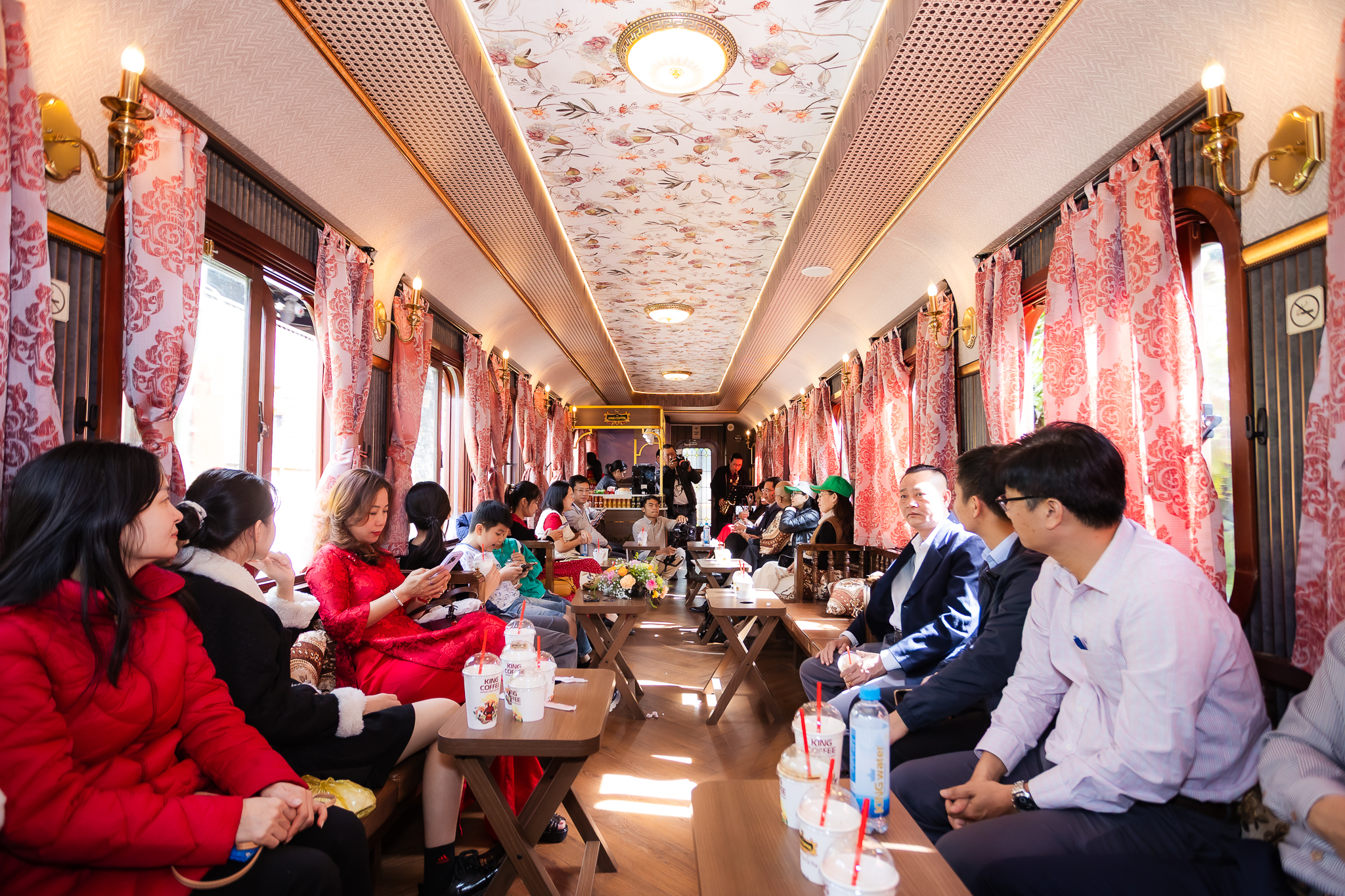 Ra mắt “Đà Lạt coffee train”, trải nghiệm cà phê trên tàu cổ giữa phố núi- Ảnh 1. Ra mắt “Đà Lạt coffee train”, trải nghiệm cà phê trên tàu cổ giữa phố núi- Ảnh 1.