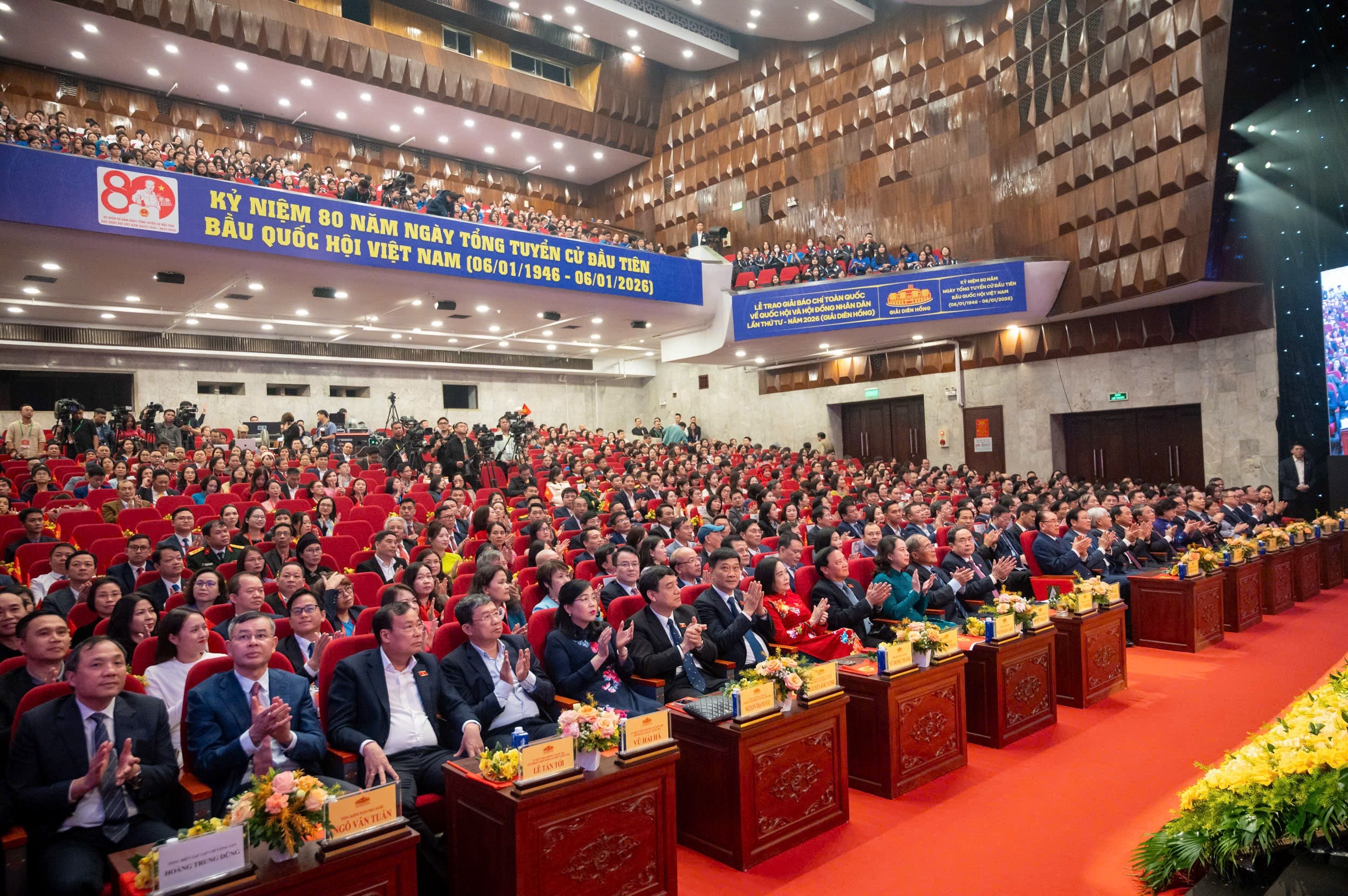 Báo chí tiếp tục phản ánh những đổi mới trong hoạt động của Quốc hội- Ảnh 2. Báo chí tiếp tục phản ánh những đổi mới trong hoạt động của Quốc hội- Ảnh 2.