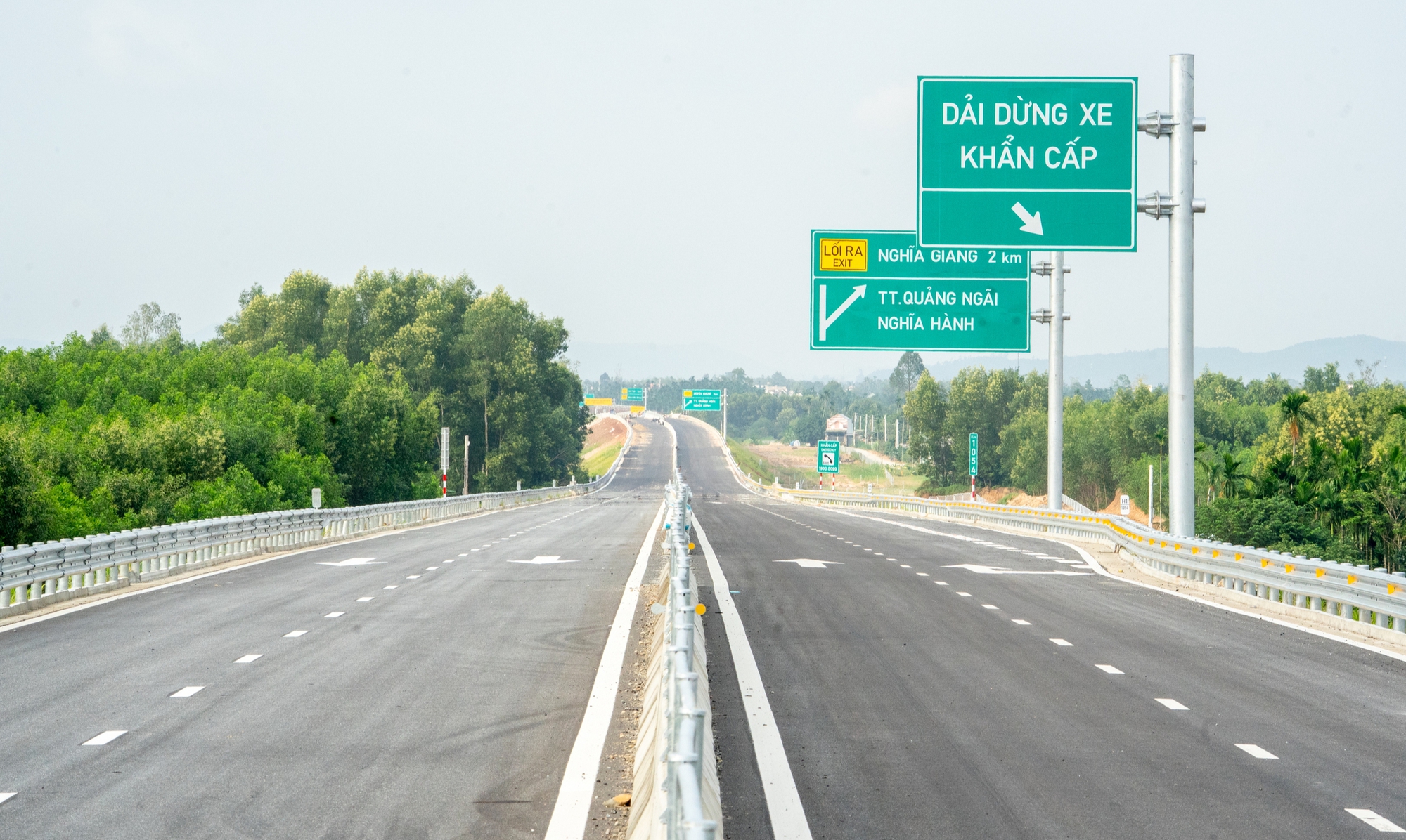 Toàn cảnh cao tốc 20.000 tỷ đồng trước giờ thông xe kỹ thuật- Ảnh 14. Toàn cảnh cao tốc 20.000 tỷ đồng trước giờ thông xe kỹ thuật- Ảnh 14.