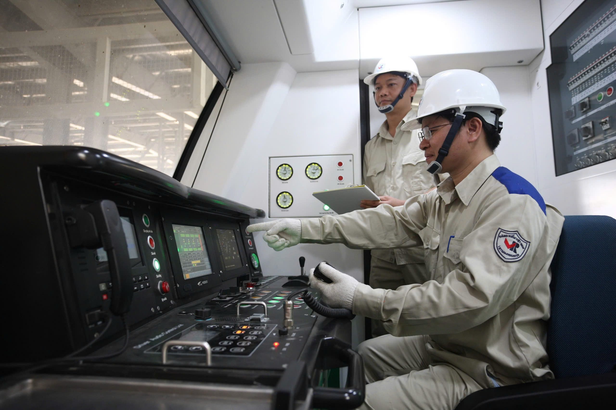 Gỡ nút thắt đăng kiểm phương tiện giao thông đường sắt- Ảnh 2. Gỡ nút thắt đăng kiểm phương tiện giao thông đường sắt- Ảnh 2.