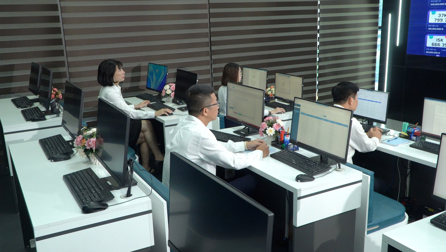 Cục CSGT tiếp tục đấu giá trực tuyến hơn 2,5 triệu biển số xe máy và ô tô- Ảnh 1. Cục CSGT tiếp tục đấu giá trực tuyến hơn 2,5 triệu biển số xe máy và ô tô- Ảnh 1.