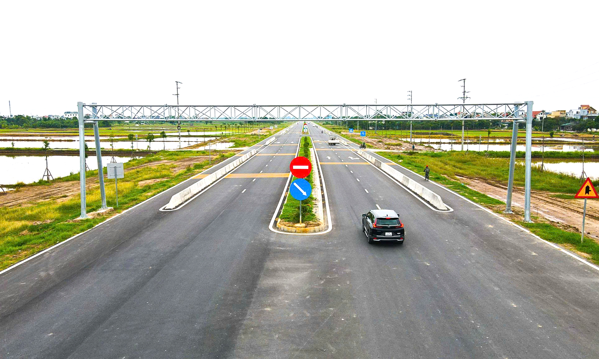 Hưng Y&ecirc;n đồng loạt khởi c&ocirc;ng nhiều dự &aacute;n giao th&ocirc;ng trọng điểm dịp 19/12- Ảnh 1.