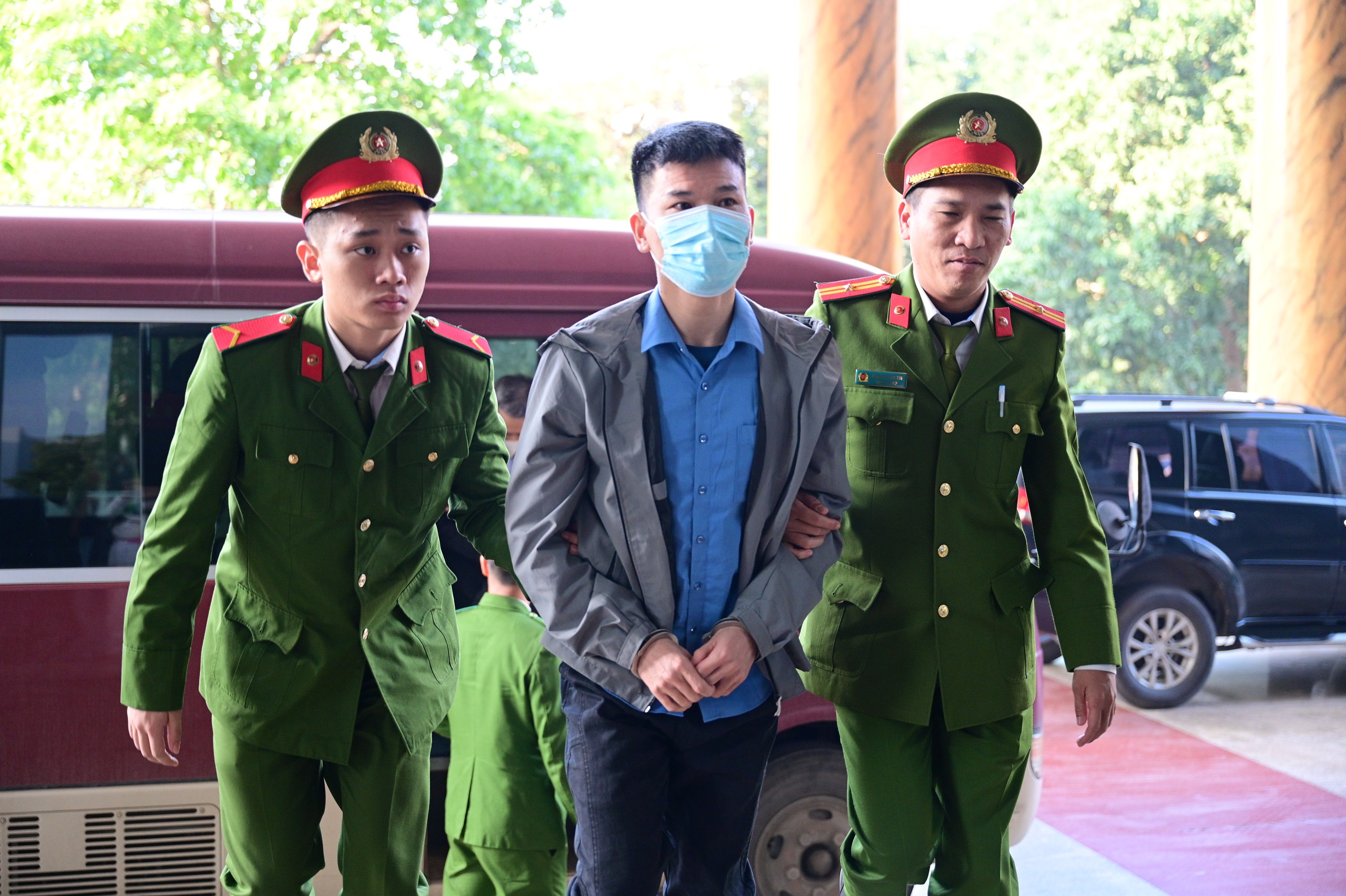 Cựu Chủ tịch Tập đoàn Thuận An nộp khắc phục thêm 47 tỷ đồng, ra tòa xin giảm án- Ảnh 4. Cựu Chủ tịch Tập đoàn Thuận An nộp khắc phục thêm 47 tỷ đồng, ra tòa xin giảm án- Ảnh 4.