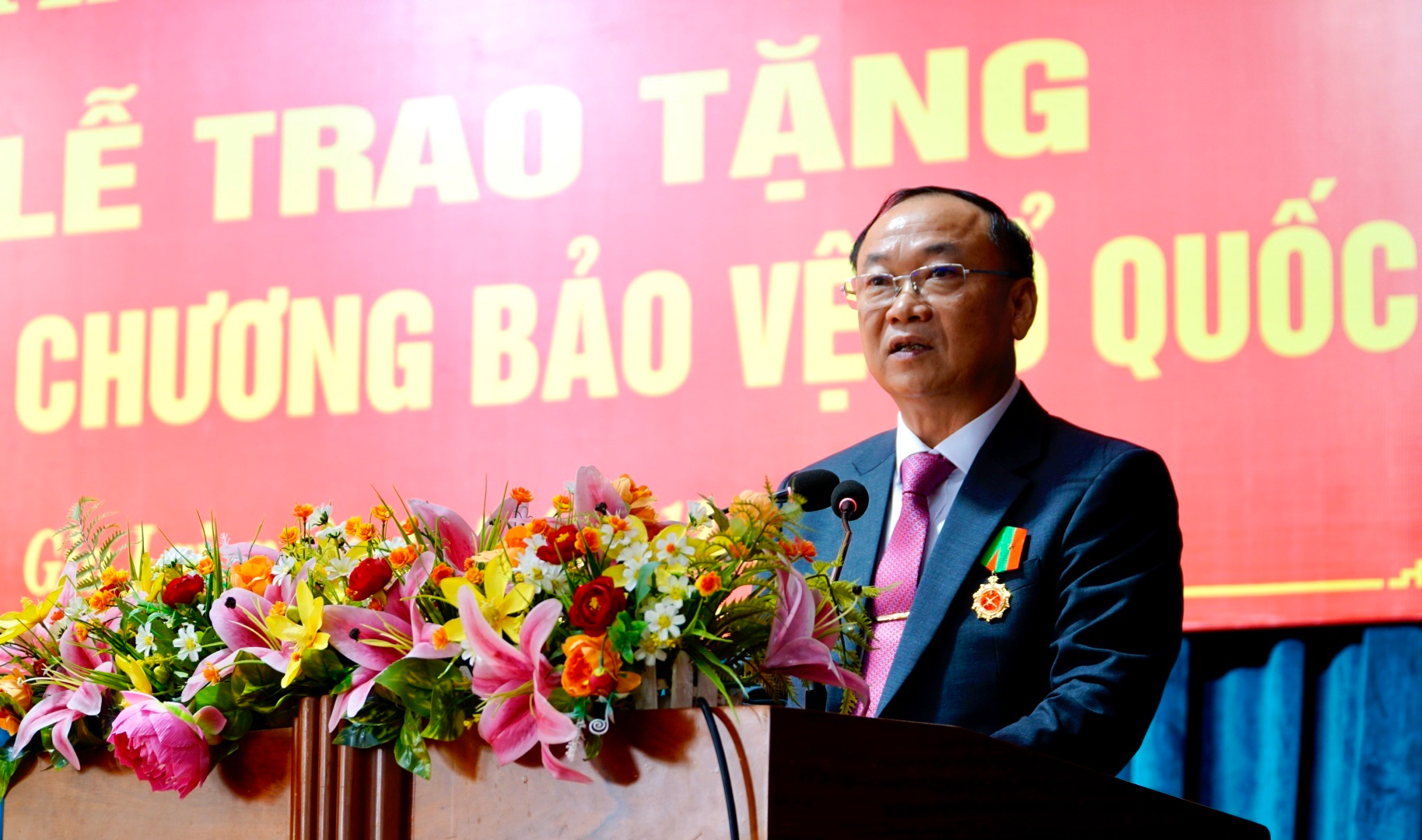 Bí thư Tỉnh ủy Gia Lai nhận Huân chương Bảo vệ Tổ quốc hạng Ba- Ảnh 3. Bí thư Tỉnh ủy Gia Lai nhận Huân chương Bảo vệ Tổ quốc hạng Ba- Ảnh 3.