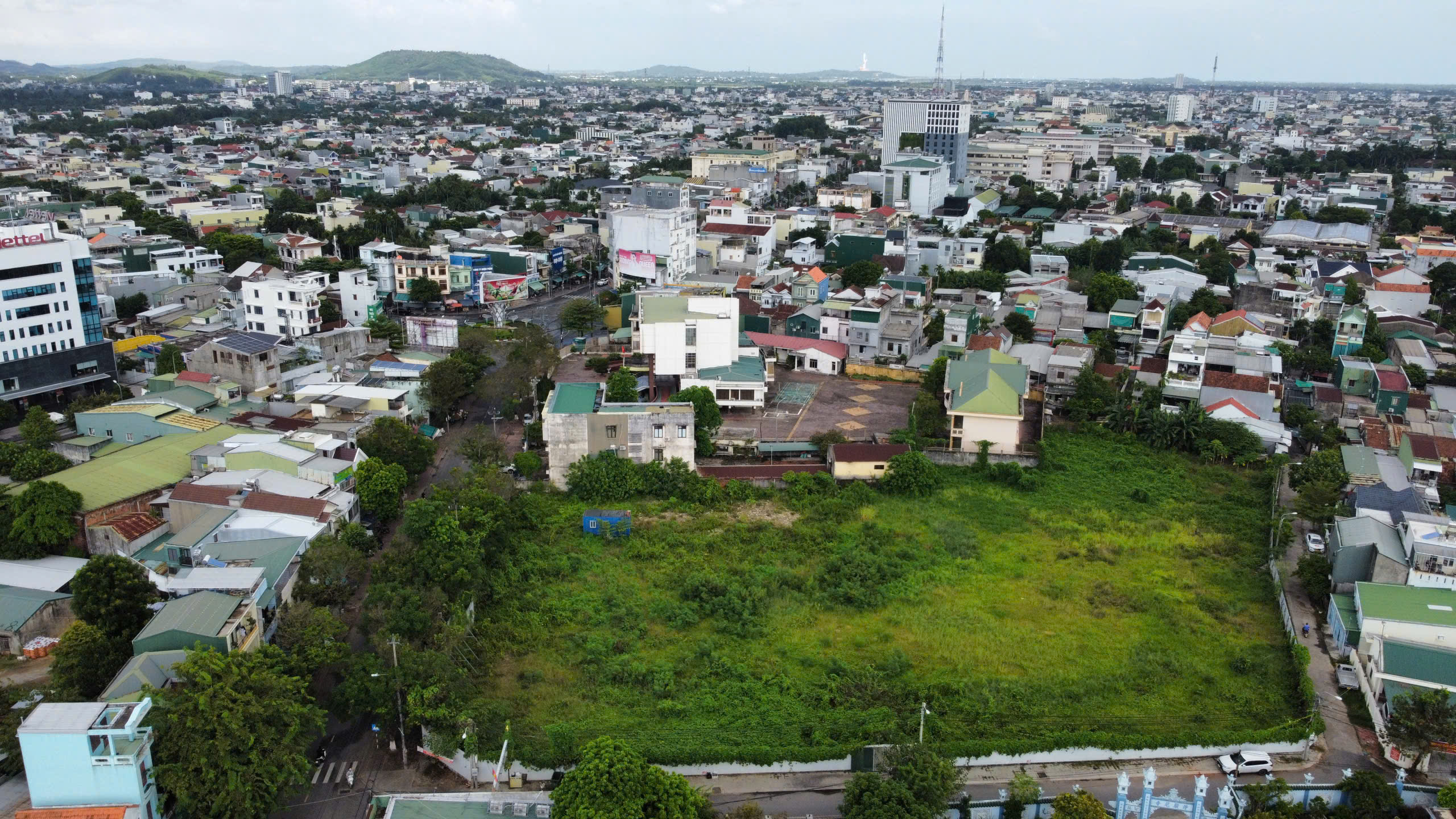 Vì sao khu đất "vàng" giữa lòng Quảng Ngãi bị bỏ hoang suốt hàng chục năm?- Ảnh 1.