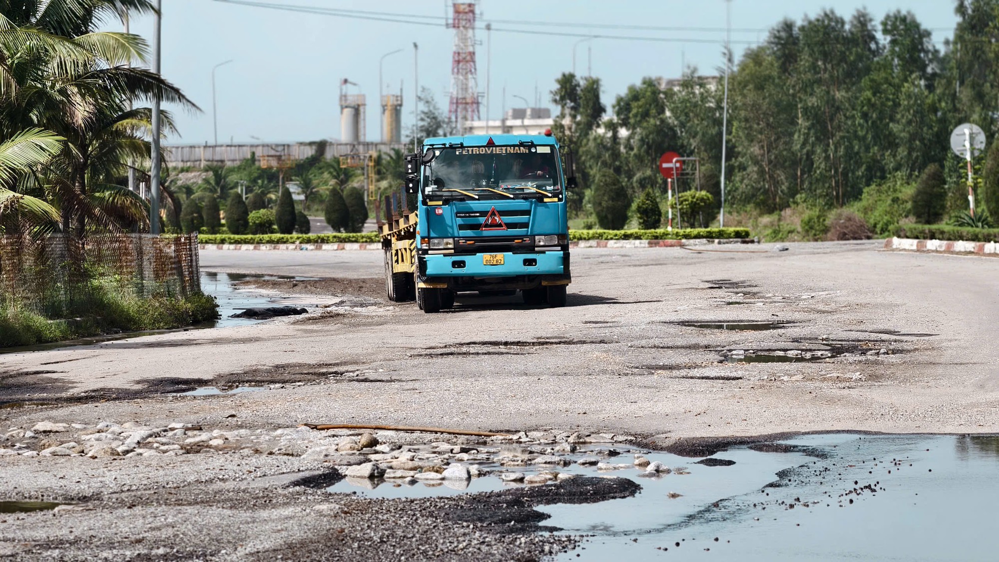 Loạt c&ocirc;ng tr&igrave;nh dự &aacute;n khởi c&ocirc;ng, kh&aacute;nh th&agrave;nh tạo bệ ph&oacute;ng cho Quảng Ng&atilde;i cất c&aacute;nh- Ảnh 2.