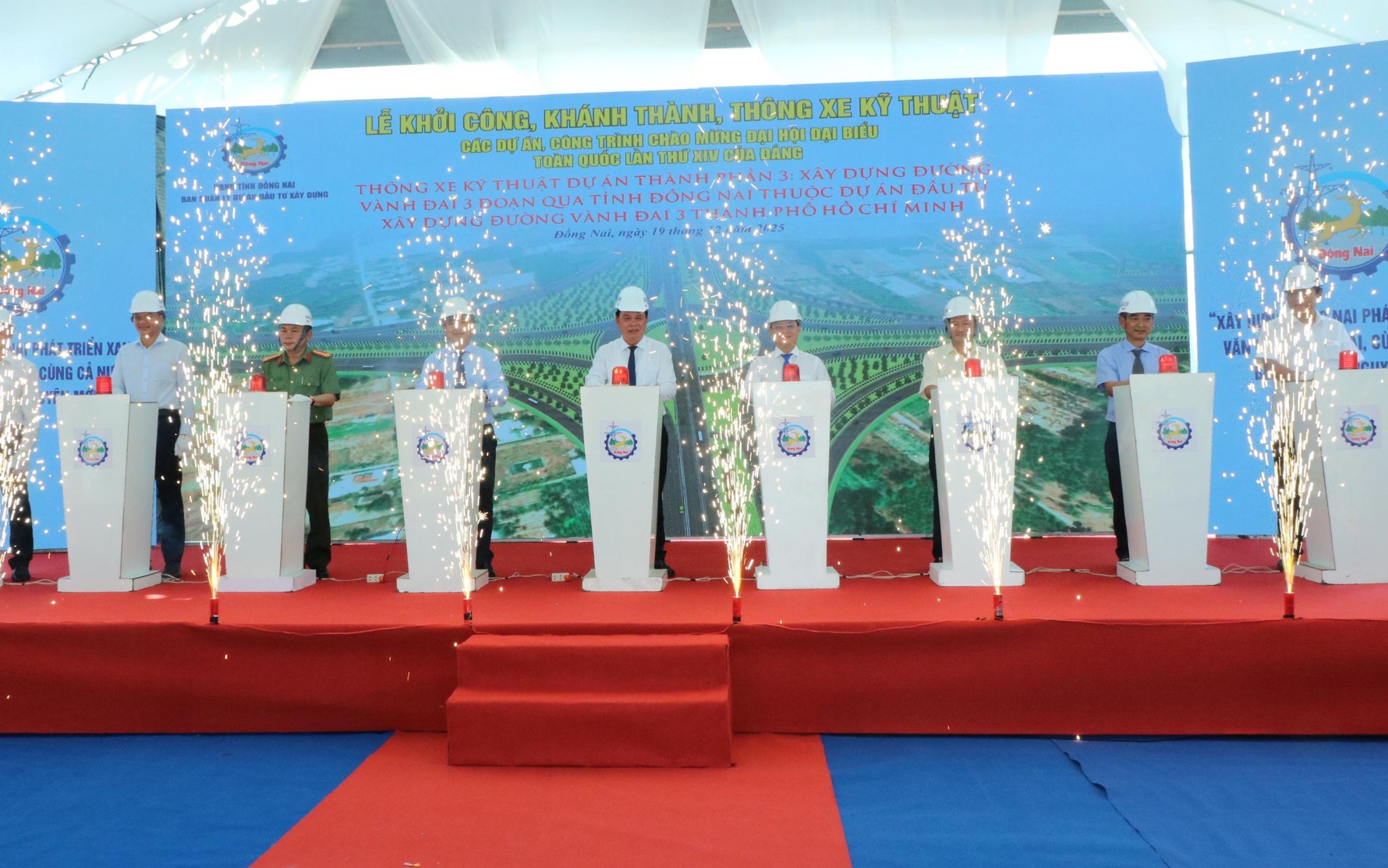 Bộ trưởng Trần Hồng Minh kiểm tra dự án phía Nam: Không đánh đổi chất lượng lấy tiến độ- Ảnh 7. Vành đai 3 TP.HCM qua Đồng Nai thông xe kỹ thuật, tạo trục giao thông liên vùng