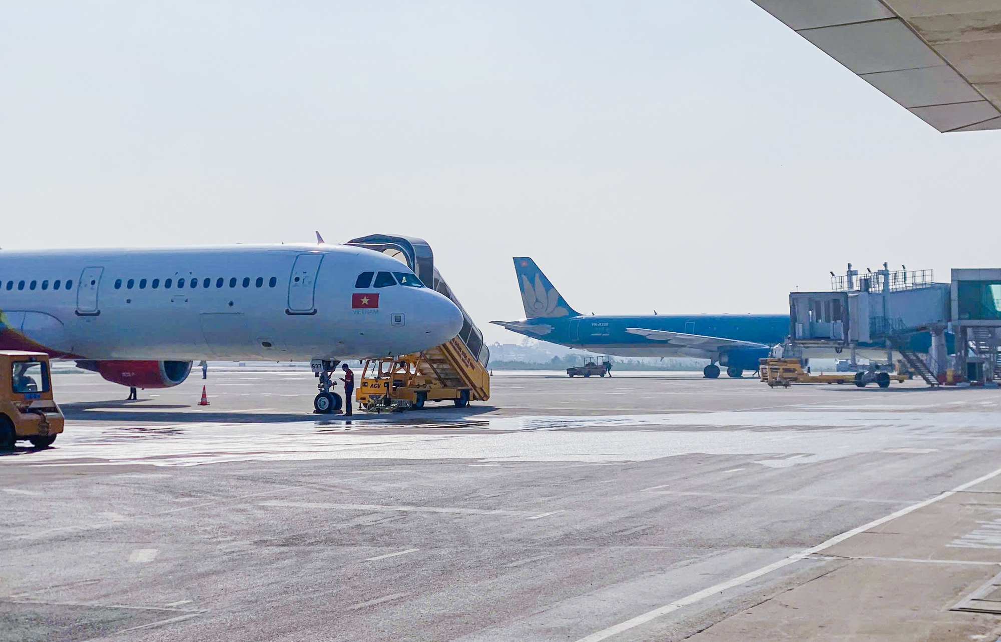 Người d&acirc;n vui mừng, phấn khởi khi s&acirc;n bay Vinh khai th&aacute;c trở lại- Ảnh 1.