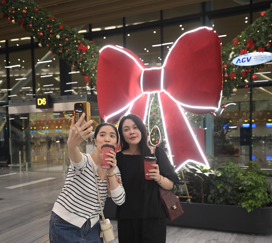 Kh&ocirc;ng gian lễ hội tại Nh&agrave; ga T3 tạo điểm nhấn mới cho s&acirc;n bay T&acirc;n Sơn Nhất- Ảnh 6.