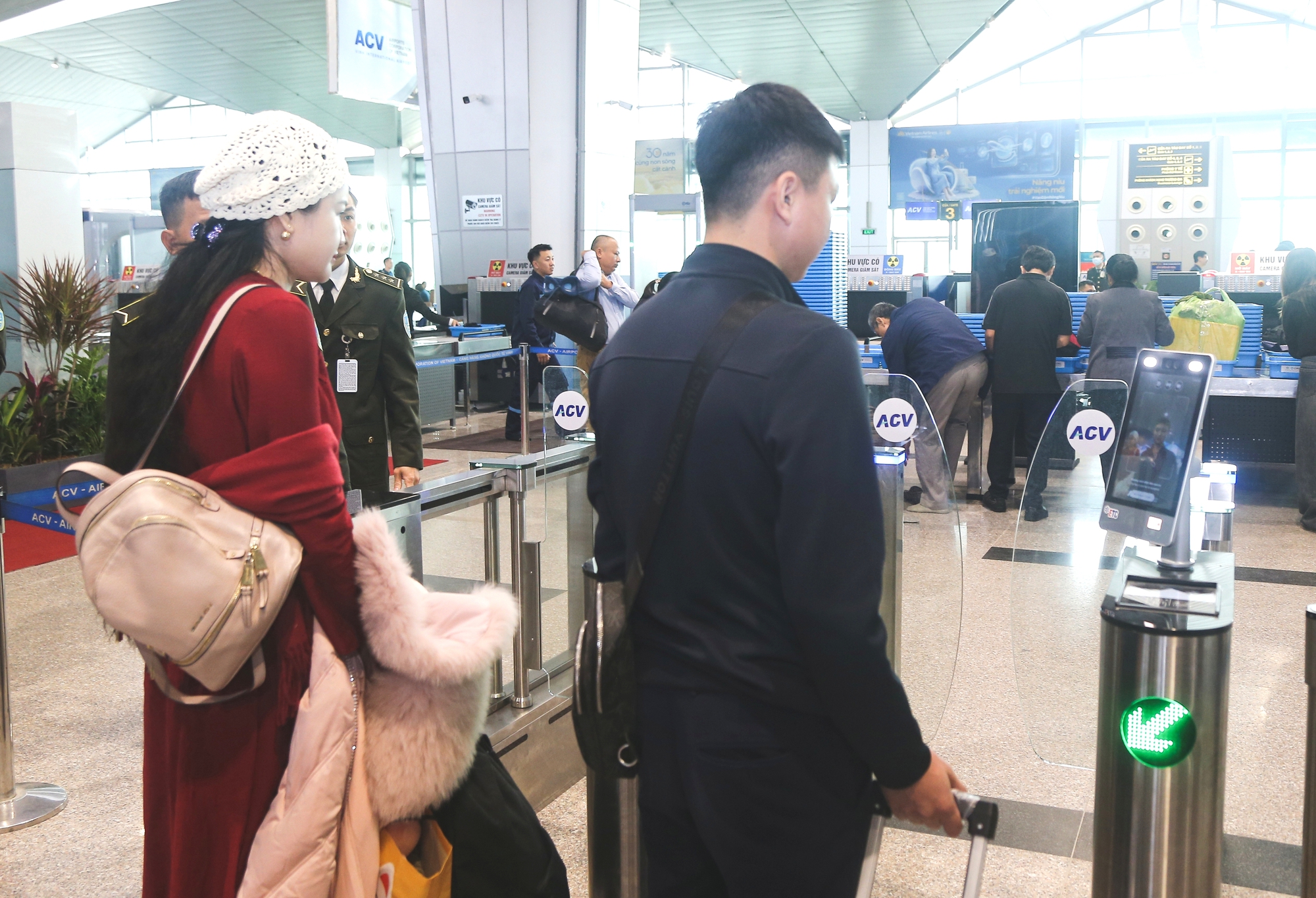 Người d&acirc;n vui mừng, phấn khởi khi s&acirc;n bay Vinh khai th&aacute;c trở lại- Ảnh 8.