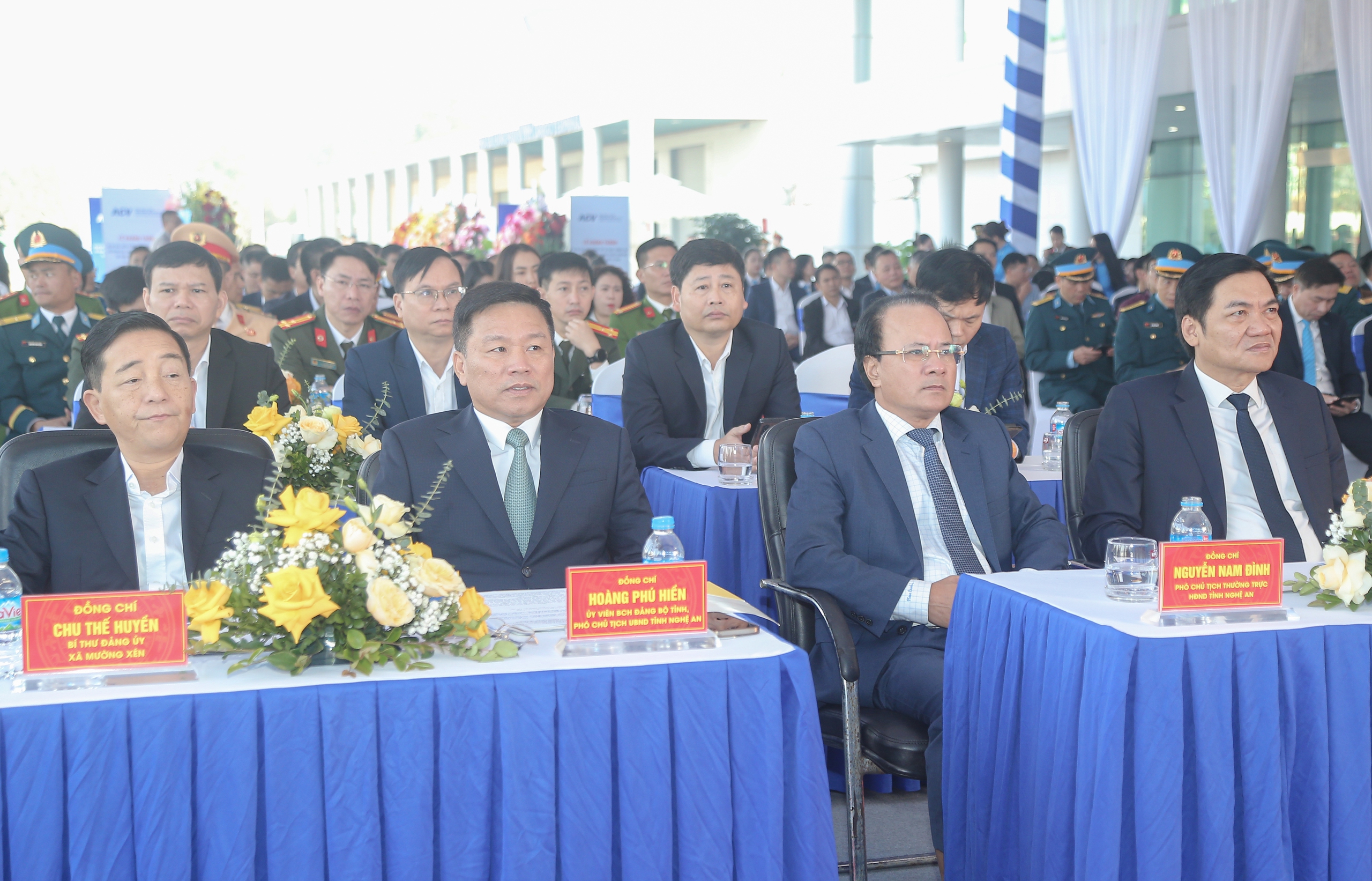 Người d&acirc;n vui mừng, phấn khởi khi s&acirc;n bay Vinh khai th&aacute;c trở lại- Ảnh 5.