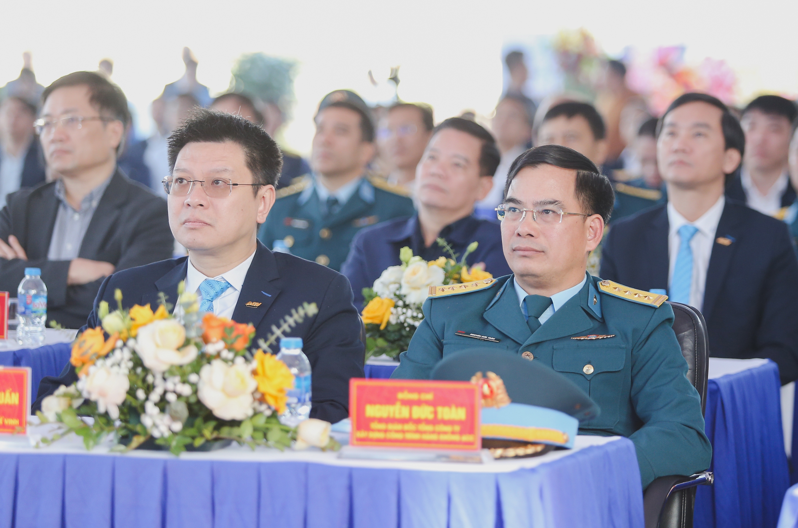 Người d&acirc;n vui mừng, phấn khởi khi s&acirc;n bay Vinh khai th&aacute;c trở lại- Ảnh 4.