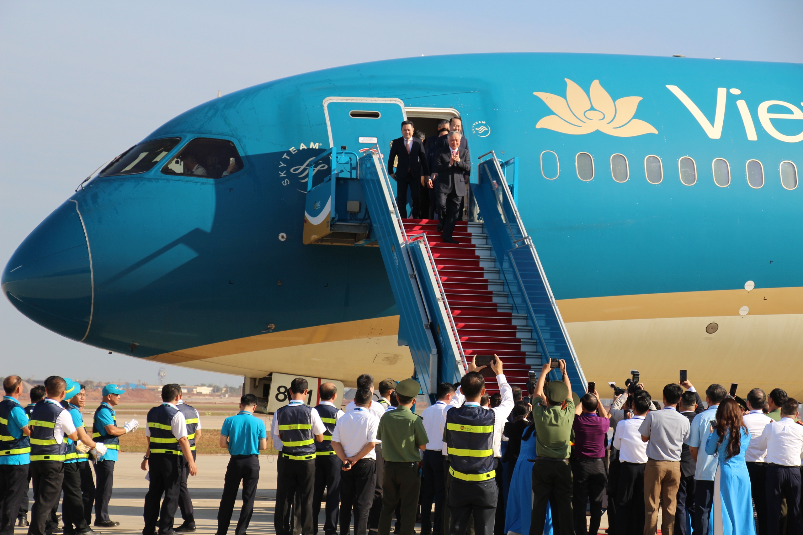 Ba m&aacute;y bay của ba h&atilde;ng h&agrave;ng kh&ocirc;ng đầu ti&ecirc;n đ&aacute;p xuống s&acirc;n bay Long Th&agrave;nh- Ảnh 1.