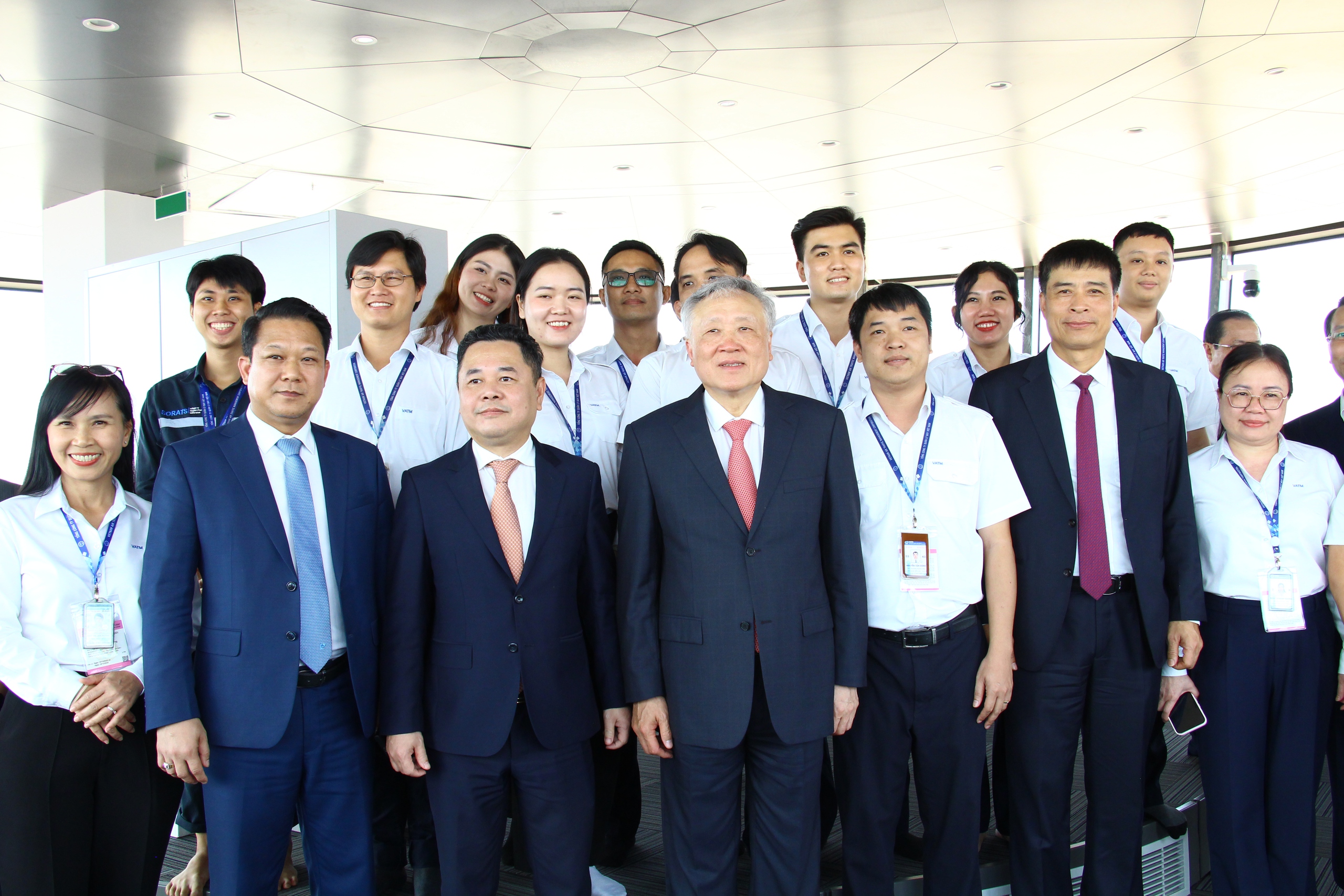 Ph&oacute; Thủ tướng Nguyễn H&ograve;a B&igrave;nh dự lễ gắn biển tại c&ocirc;ng tr&igrave;nh quản l&yacute; bay s&acirc;n bay Long Th&agrave;nh- Ảnh 9.