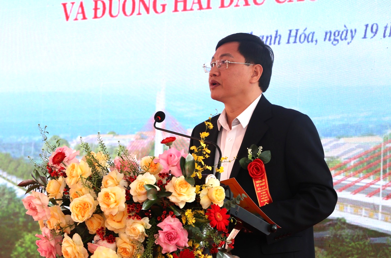 Th&ocirc;ng xe kỹ thuật cầu d&acirc;y văng vượt đường sắt Bắc - Nam đầu ti&ecirc;n ở Thanh H&oacute;a- Ảnh 1.