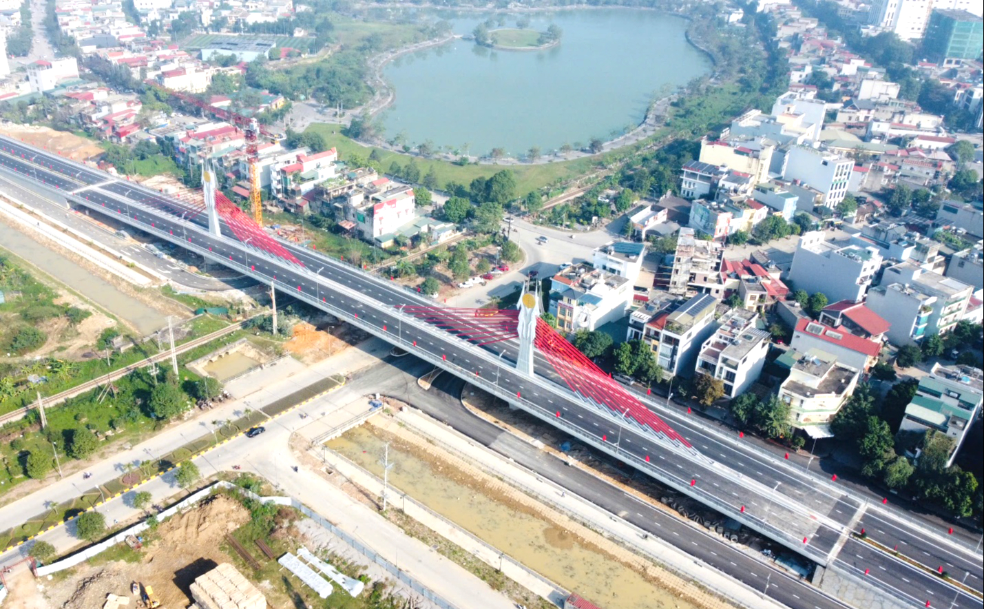 Th&ocirc;ng xe kỹ thuật cầu d&acirc;y văng vượt đường sắt Bắc - Nam đầu ti&ecirc;n ở Thanh H&oacute;a- Ảnh 3.