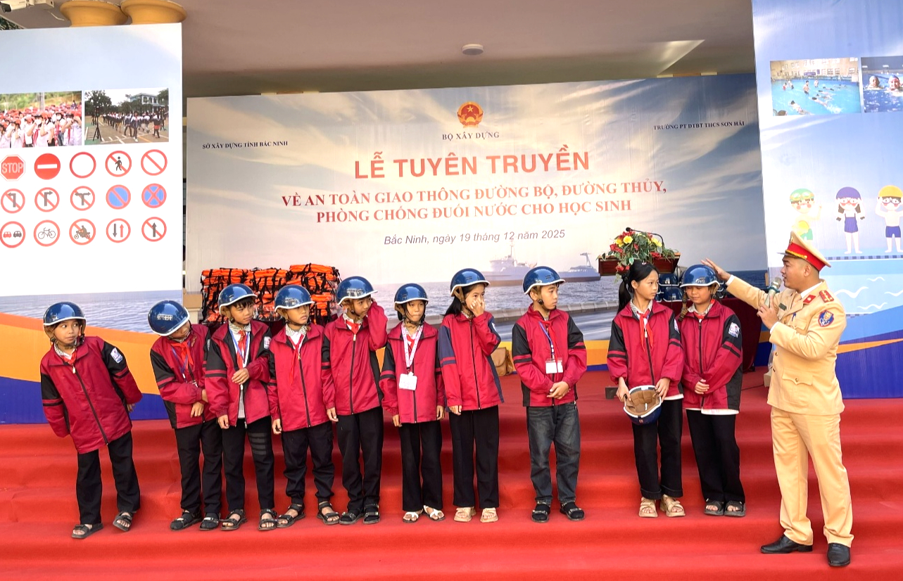 Bộ X&acirc;y dựng tổ chức tuy&ecirc;n truyền an to&agrave;n giao th&ocirc;ng cho học sinh tại Bắc Ninh- Ảnh 4.
