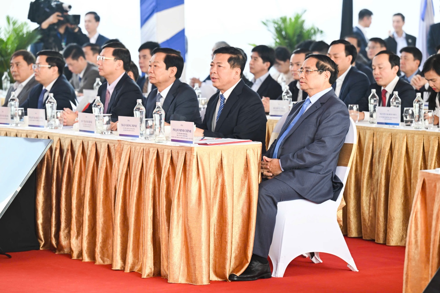 C:\Users\HP\Desktop\Tường thuật sự kiện\z7342216199230_f227a9ab2535867f2479b4a4db30045c.jpg