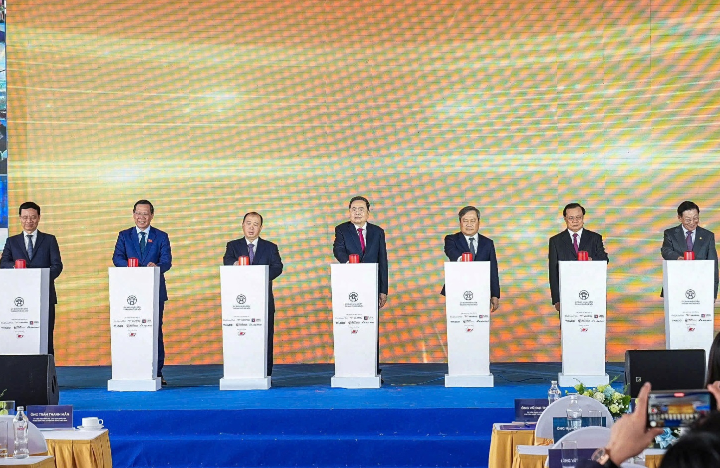 Hà Nội khởi công dự án xây dựng trục Đại lộ cảnh quan sông Hồng- Ảnh 2. C:\Users\HP\Desktop\Tường thuật sự kiện\z7342946876152_85f0127d33a63a770479331565eb47d0.jpg