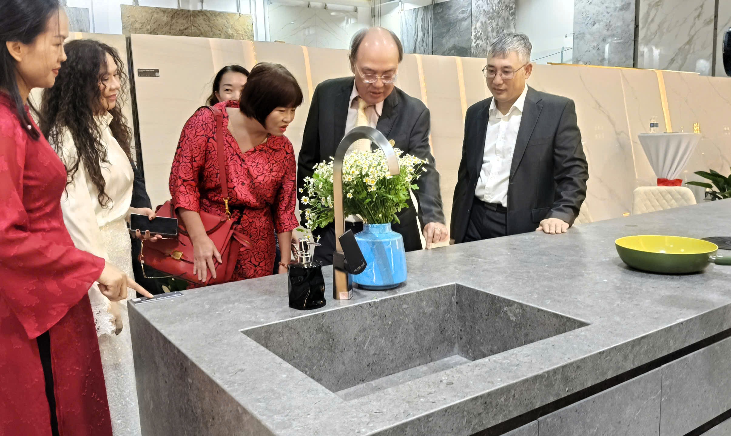 Trung tâm phân phối vật liệu xây dựng công nghệ cao chính thức hoạt động ở phía Nam- Ảnh 1. Trung tâm phân phối vật liệu xây dựng công nghệ cao chính thức hoạt động ở phía Nam- Ảnh 1.