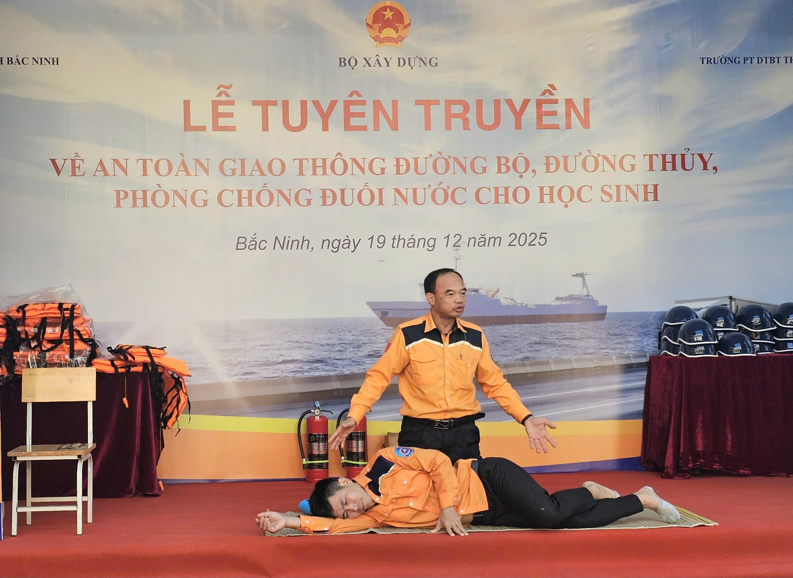 Bộ X&acirc;y dựng tổ chức tuy&ecirc;n truyền an to&agrave;n giao th&ocirc;ng cho học sinh tại Bắc Ninh- Ảnh 9.