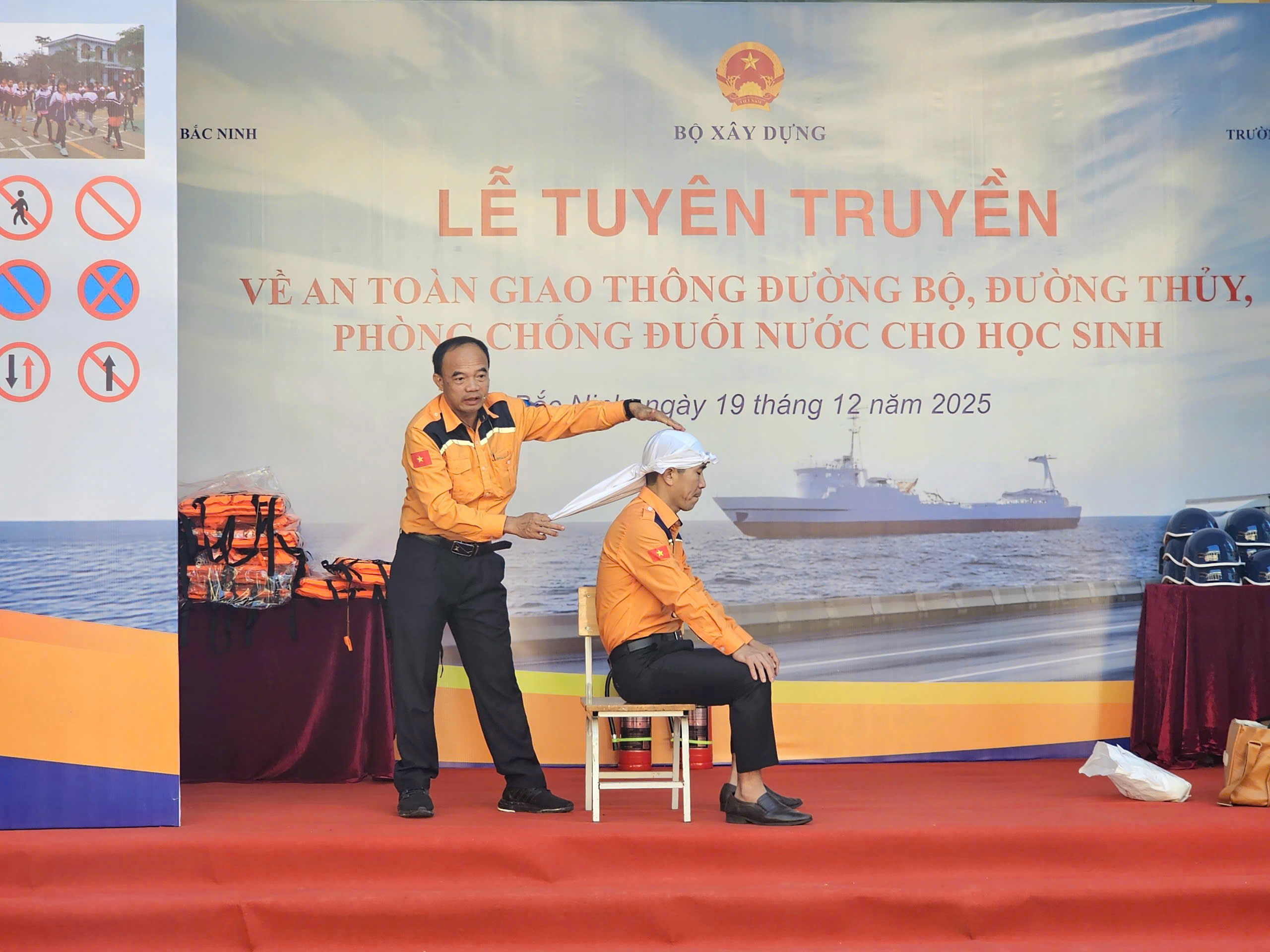 Bộ X&acirc;y dựng tổ chức tuy&ecirc;n truyền an to&agrave;n giao th&ocirc;ng cho học sinh tại Bắc Ninh- Ảnh 7.