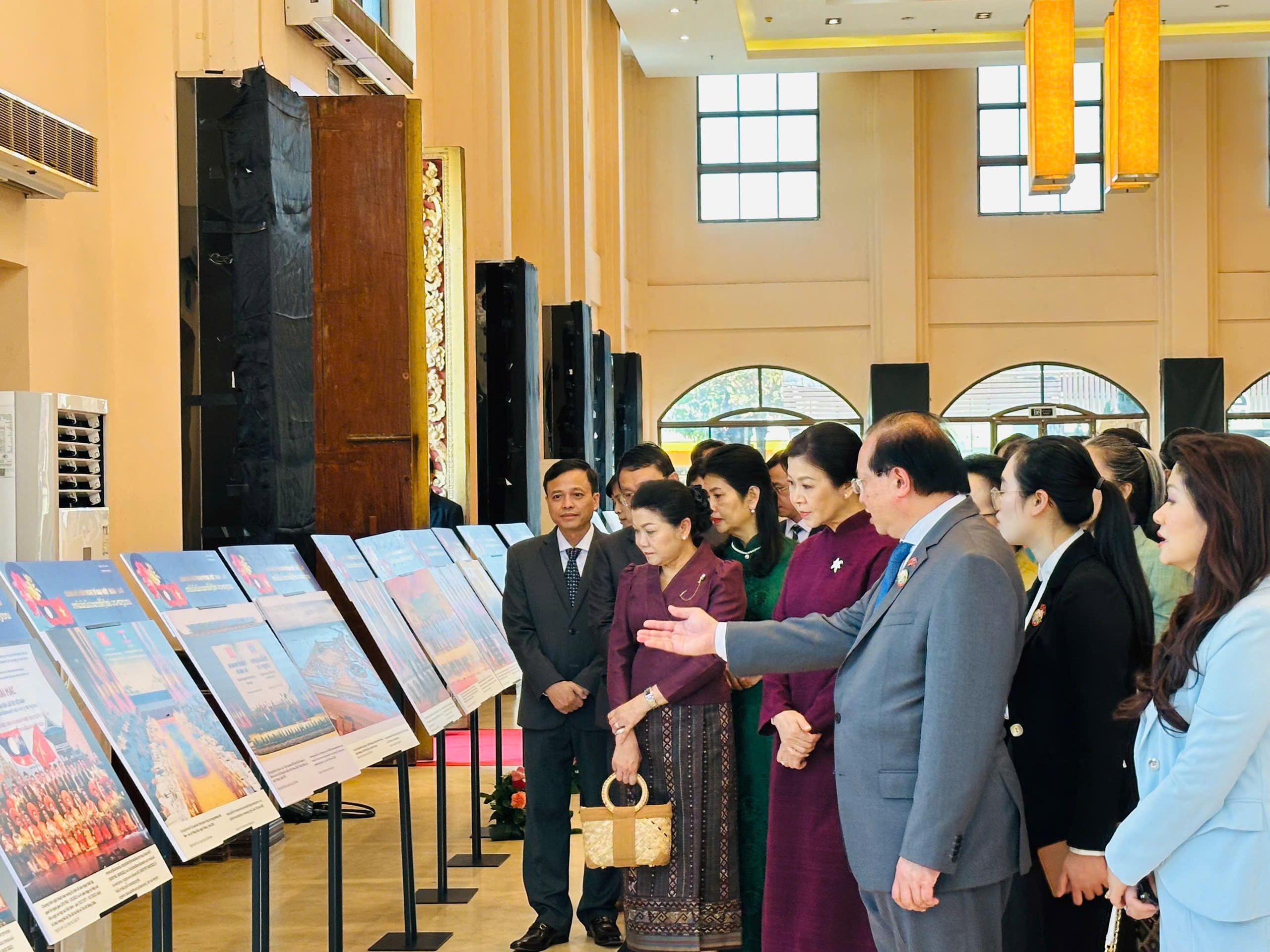 Khai mạc Tuần phim Việt Nam tại Lào: Khi điện ảnh kể chuyện tình hữu nghị đặc biệt- Ảnh 2.