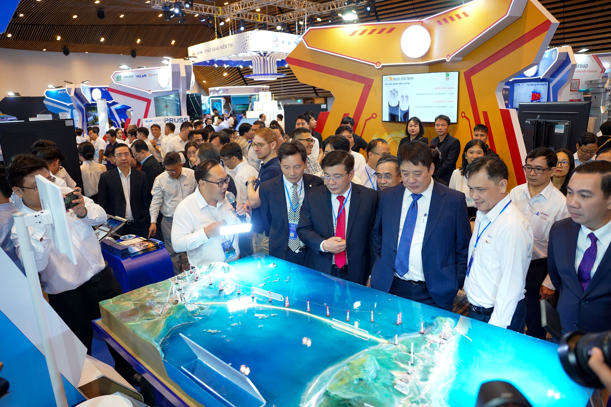 EVNSPC gây ấn tượng tại Hội nghị khoa học công nghệ ngành Điện lực toàn quốc- Ảnh 2.